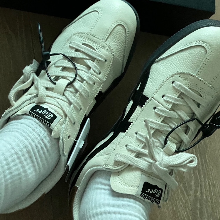Onitsuka Tiger Tokuten White Black 착용 스타일 - 1