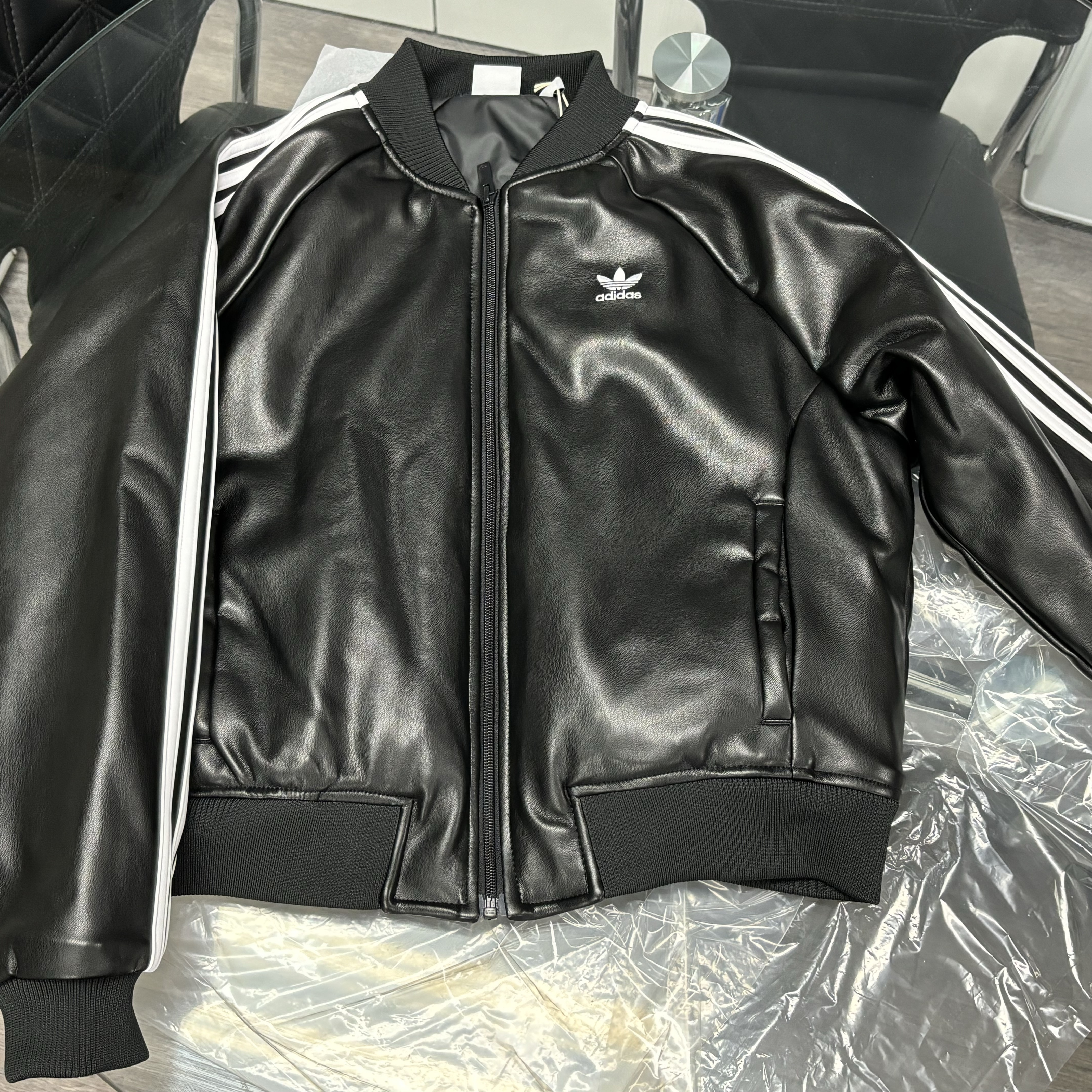 (W) Adidas SST Pleather Loose Padded Jacker Black - KR Sizing 착용 스타일 - 3