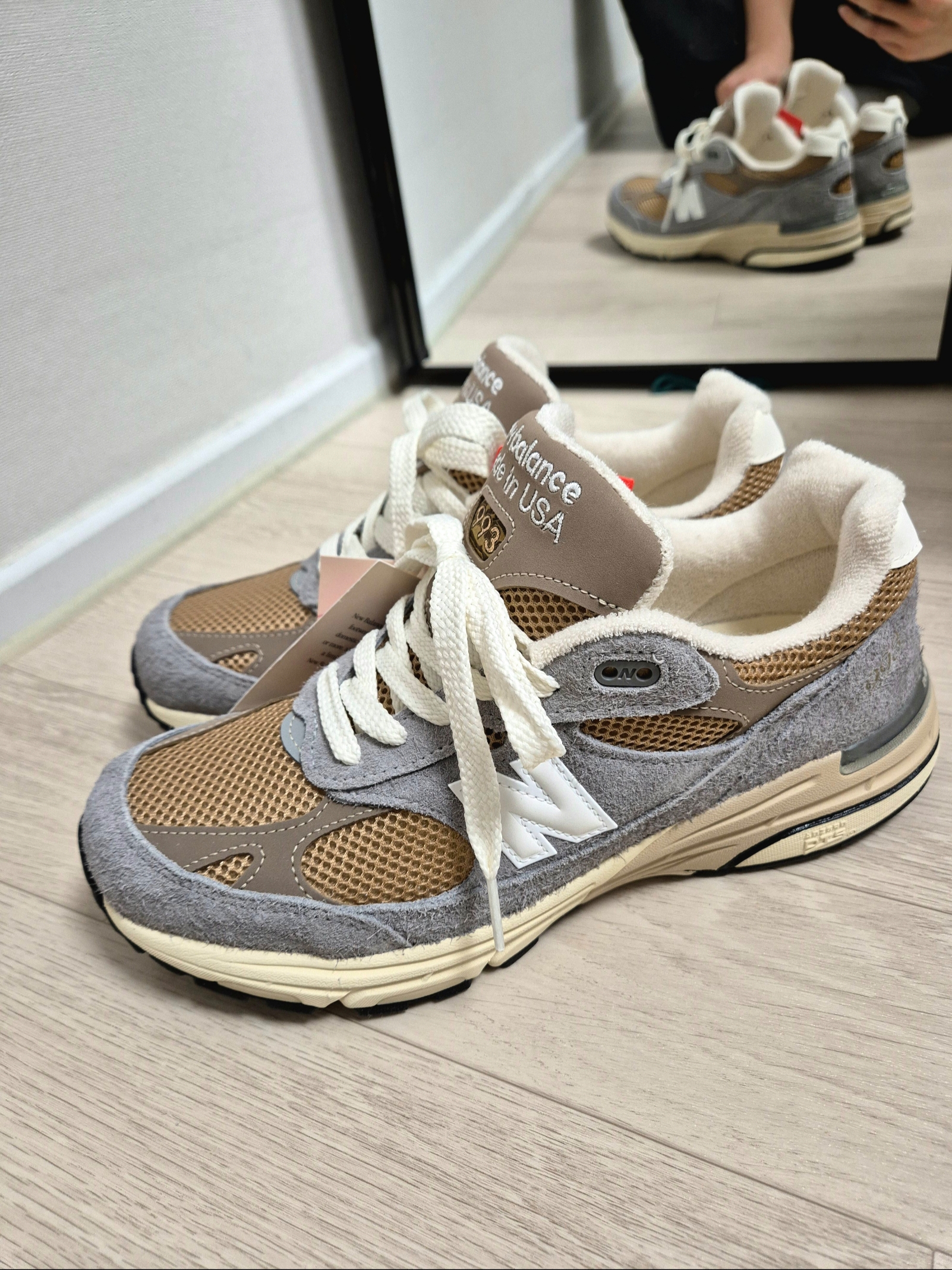 New Balance 993 Made in USA Shadow Grey Driftwood, Stussy Basic Stussy T-Shirt White 2023 착용 스타일 - 2