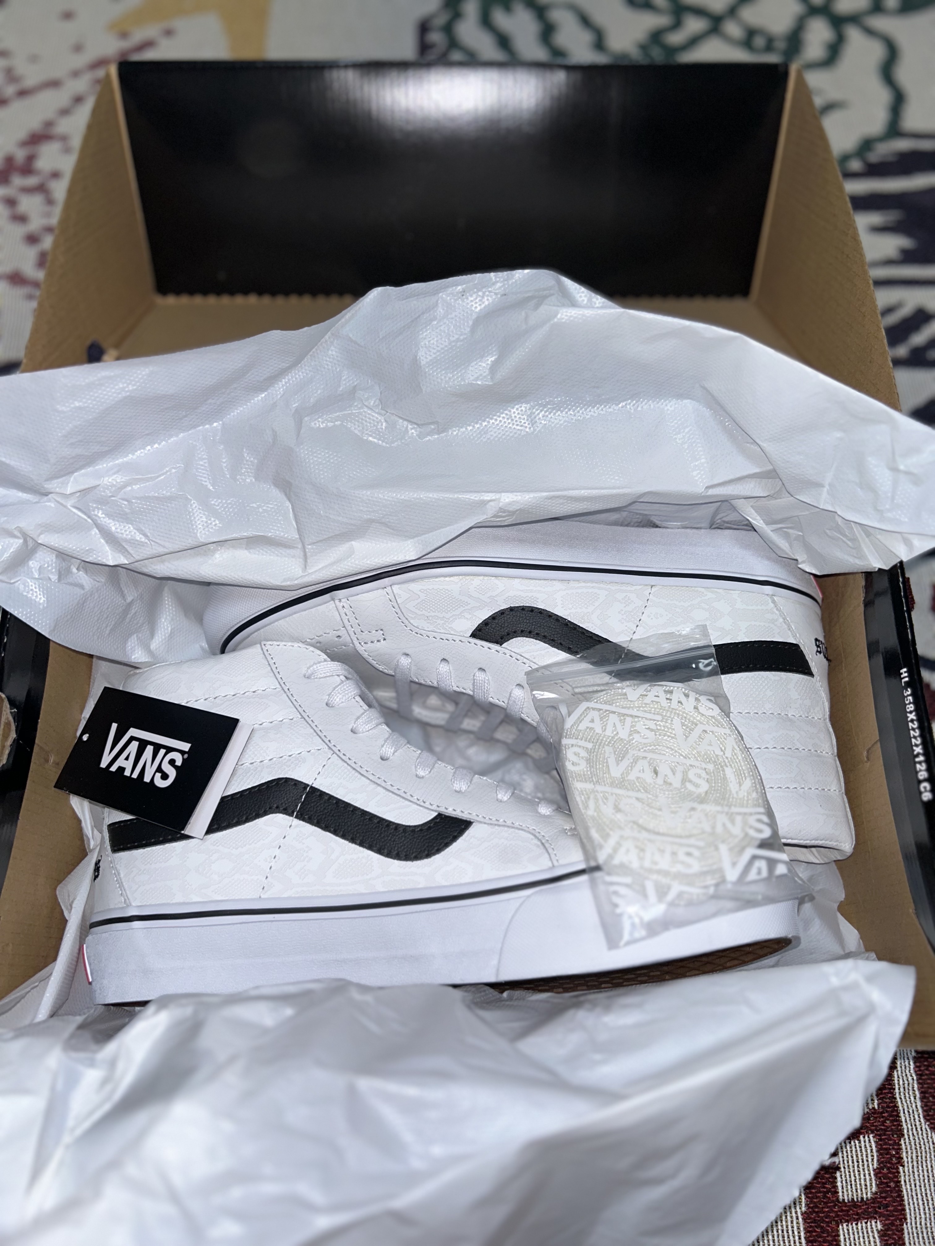 Vans Vault x Noon Goons Sk8-Hi Reissue LX White 착용 스타일 - 7