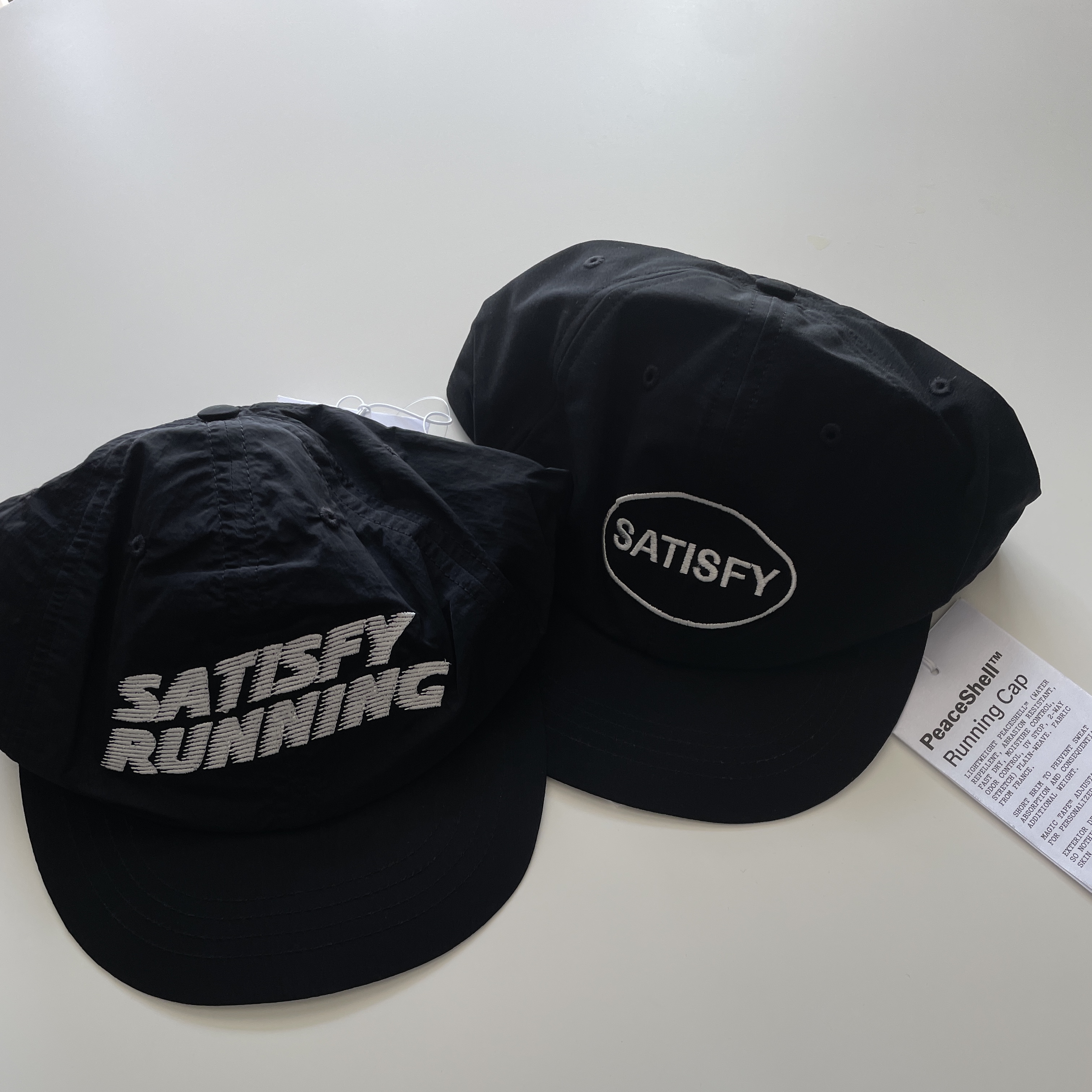 Satisfy Flitesilk Running Cap Black, Satisfy Re-Possessed Rippy Trail Cap Black 착용 스타일 - 2