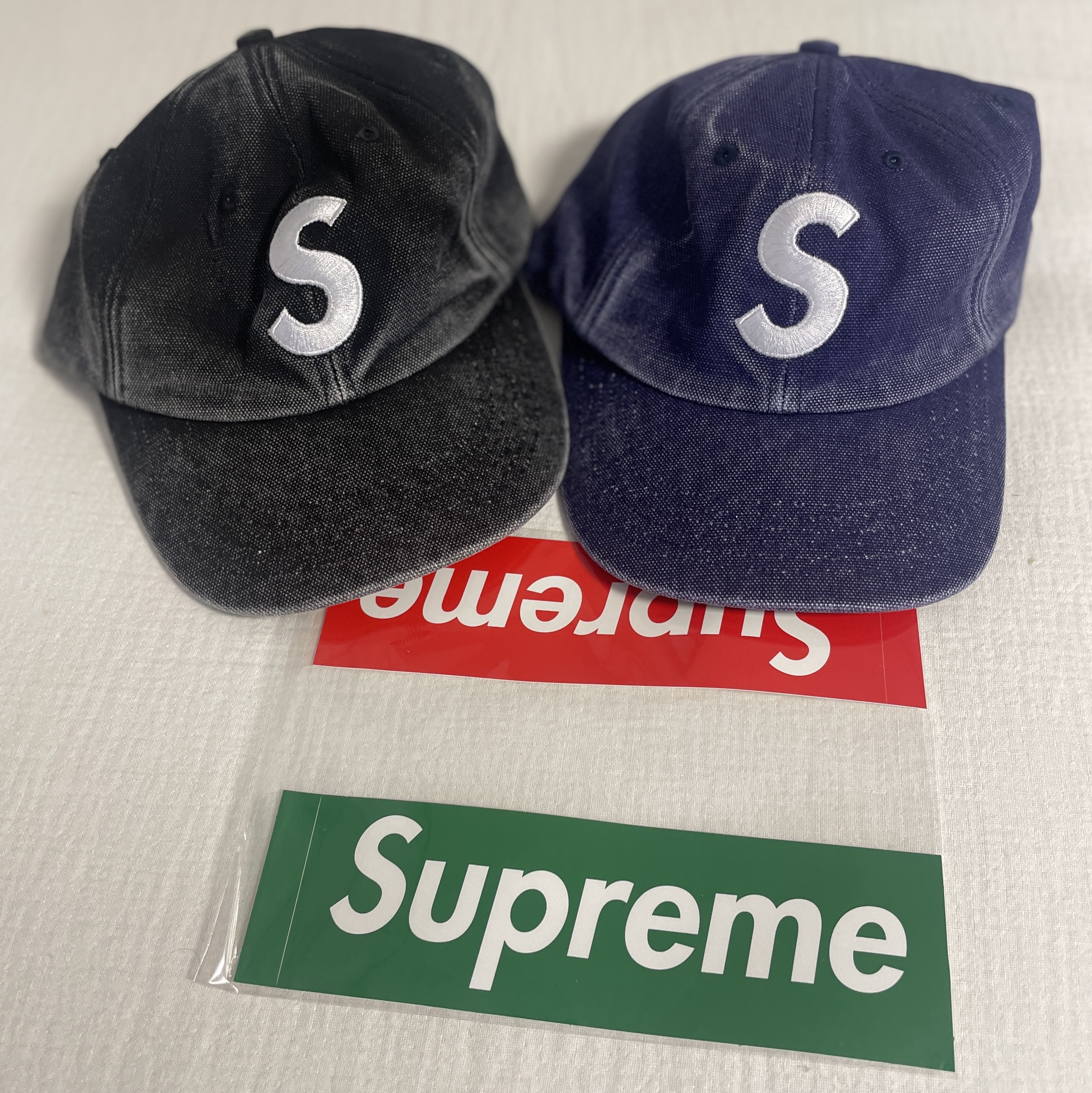 Supreme Pigment S Logo 6-Panel Navy - 24FW, Supreme Pigment S Logo 6-Panel Black - 24FW 착용 스타일 - 2