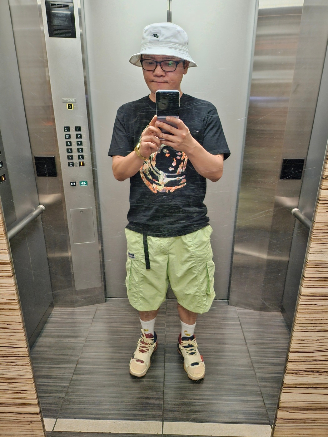 Nike Futura Core Bucket Hat White, Samsung Galaxy Z Flip5 512GB Lavender (Korean Ver.) 착용 스타일 - 1
