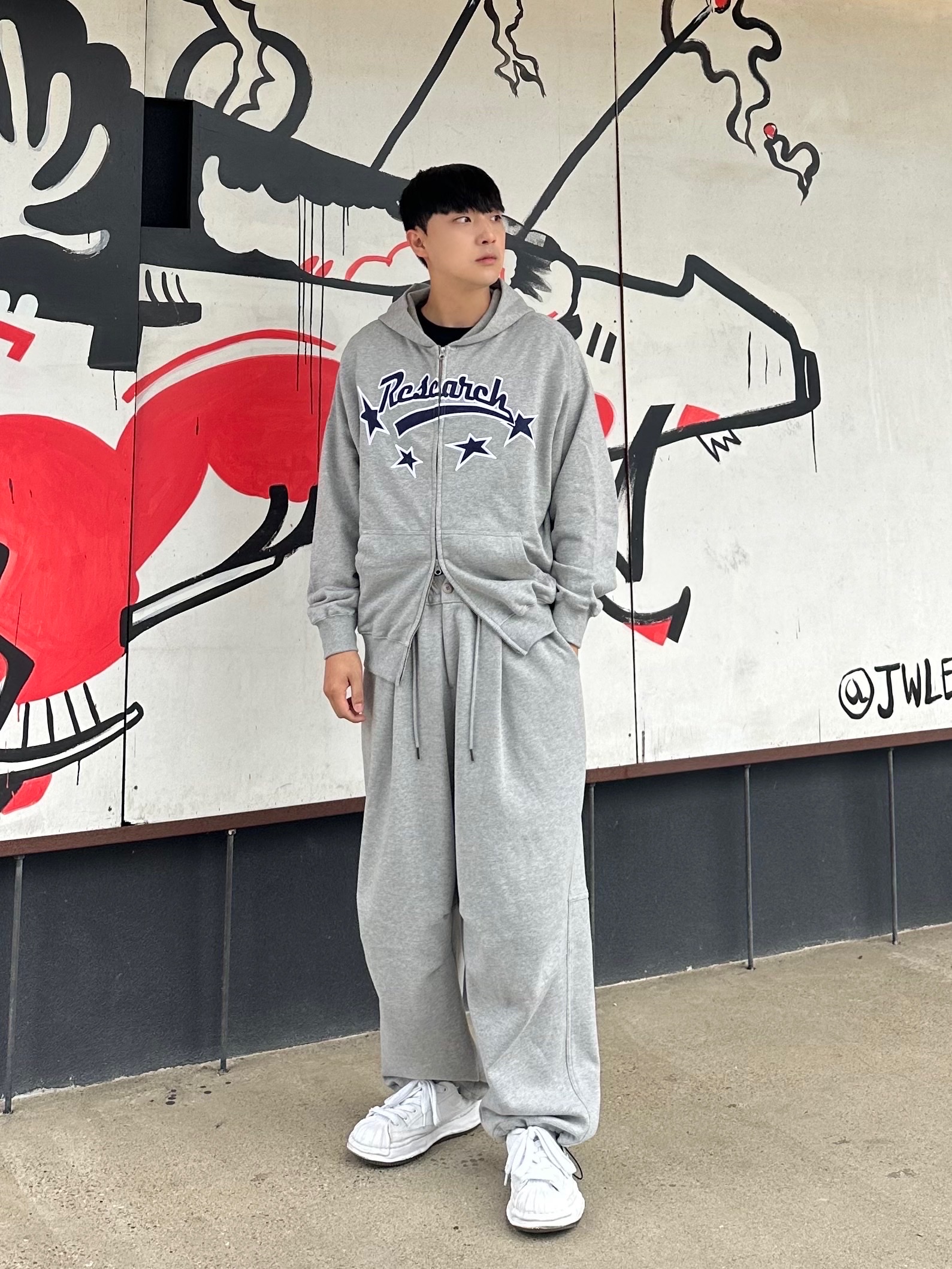 Maison Mihara Yasuhiro Blakey OG Sole Canvas Low-top Sneakers White 착용 스타일 - 1