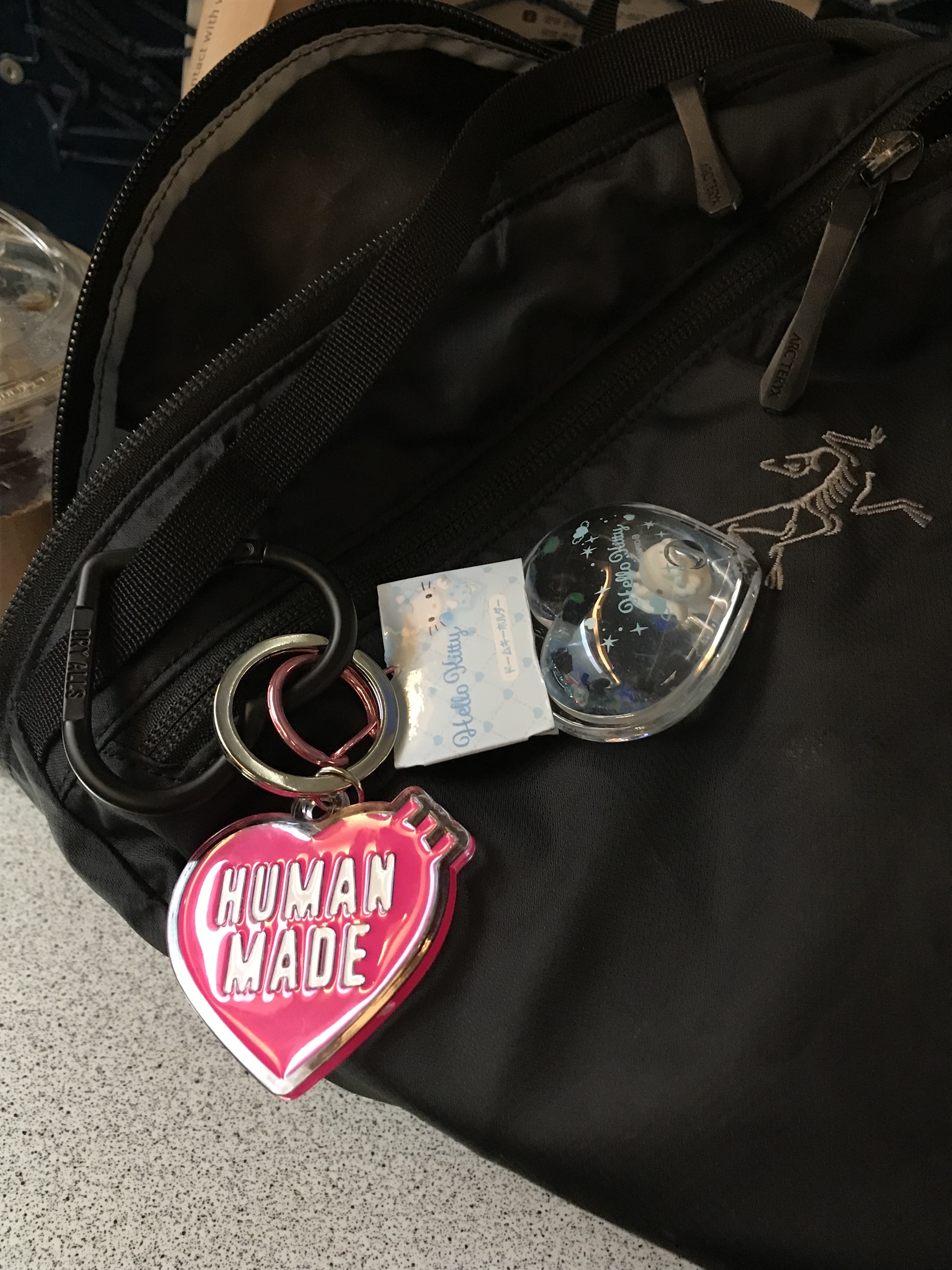 Human Made Heart Carabiner Black 착용 스타일