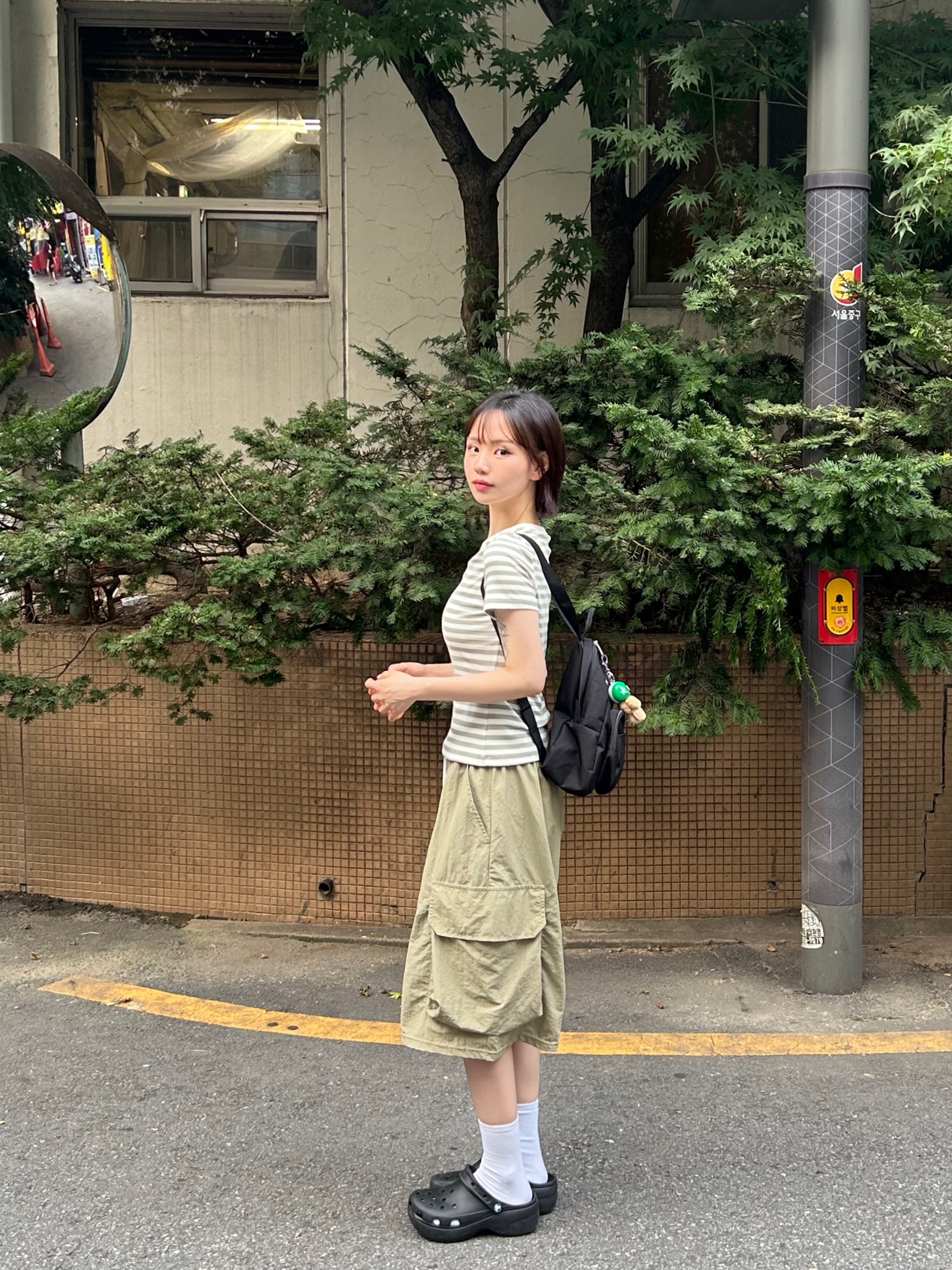 (W) Crocs Classic Platform Clog Black 착용 스타일