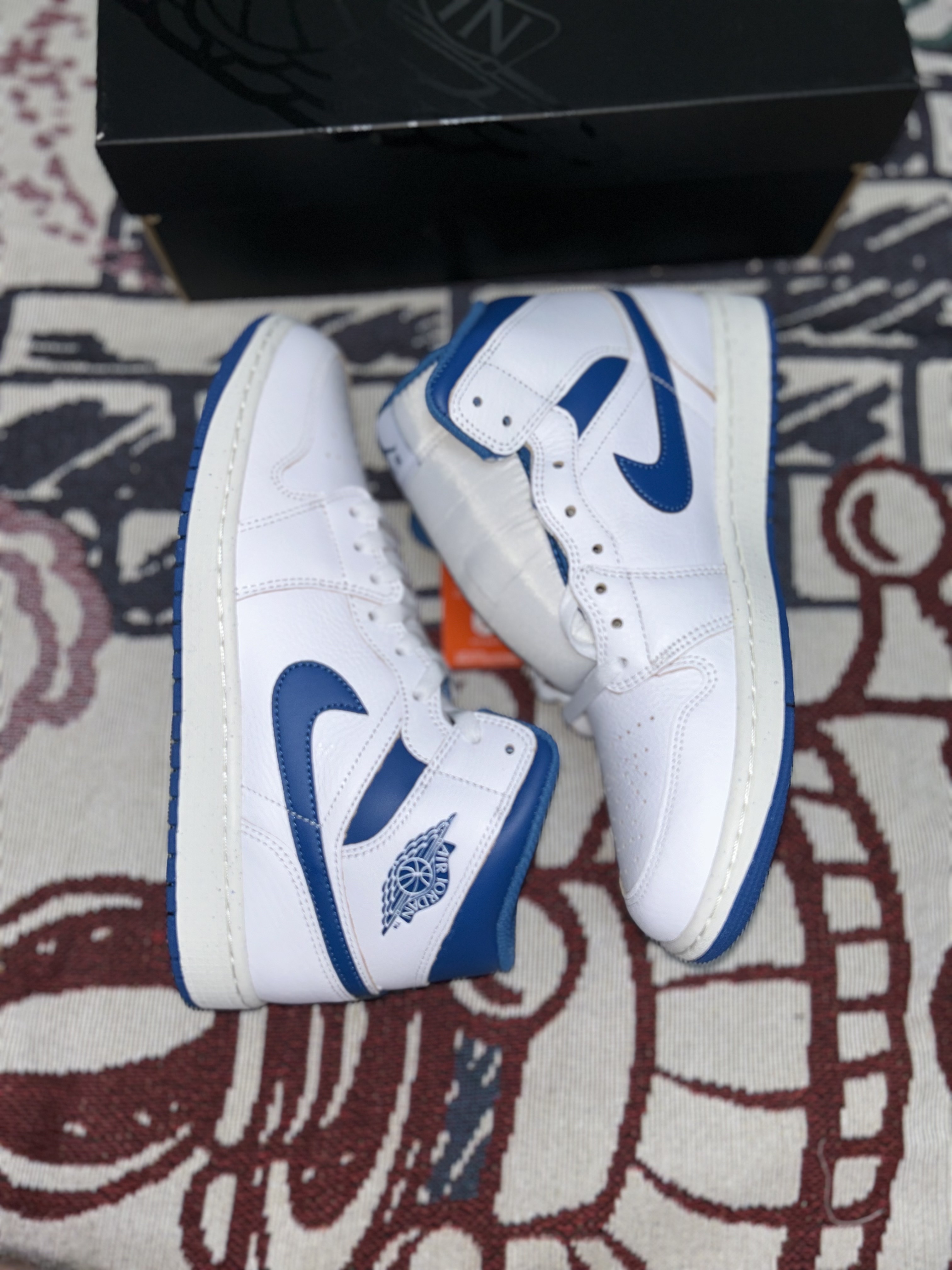Jordan 1 Mid SE Industrial Blue White 착용 스타일 - 4