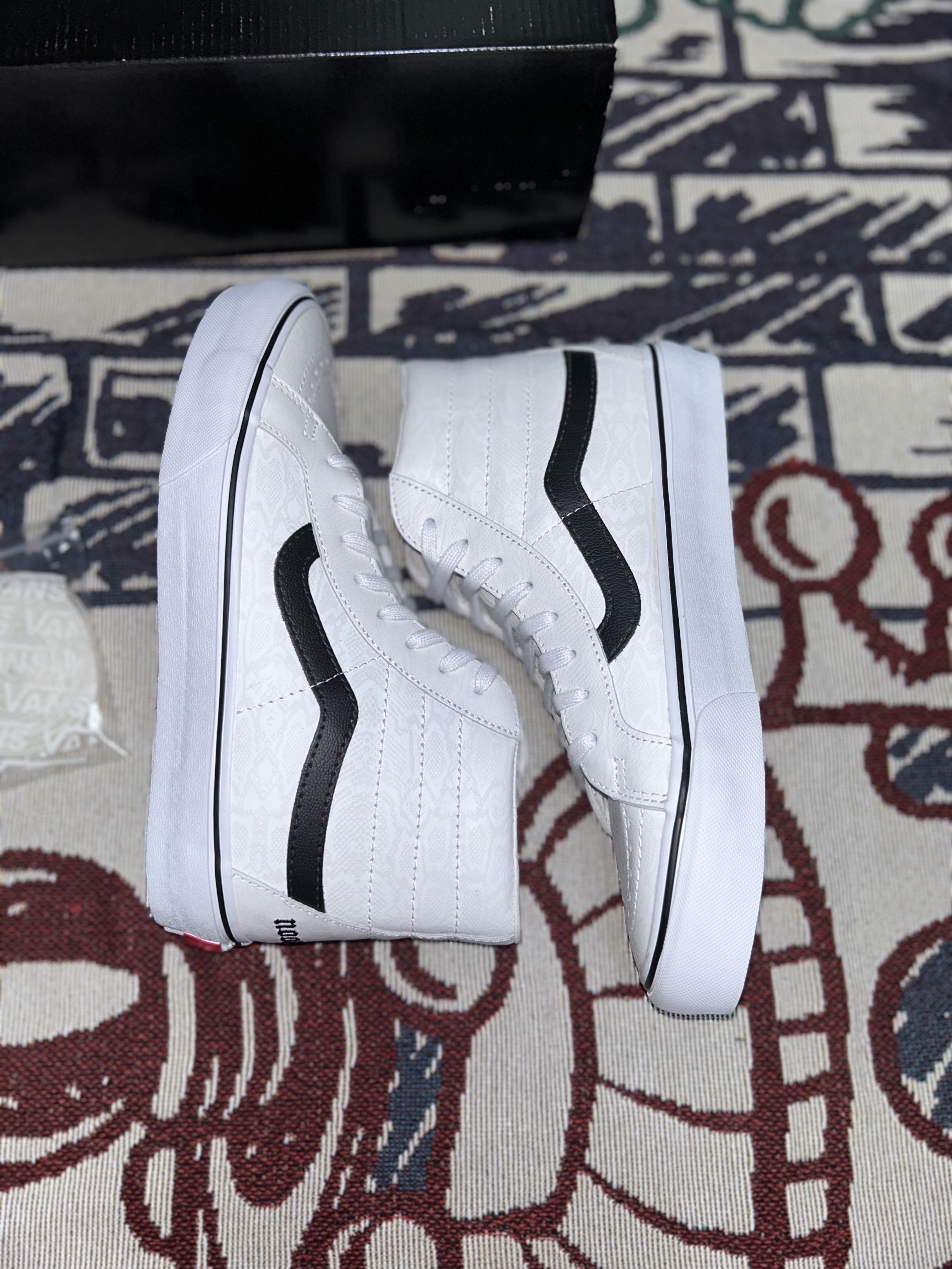 Vans Vault x Noon Goons Sk8-Hi Reissue LX White 착용 스타일 - 4