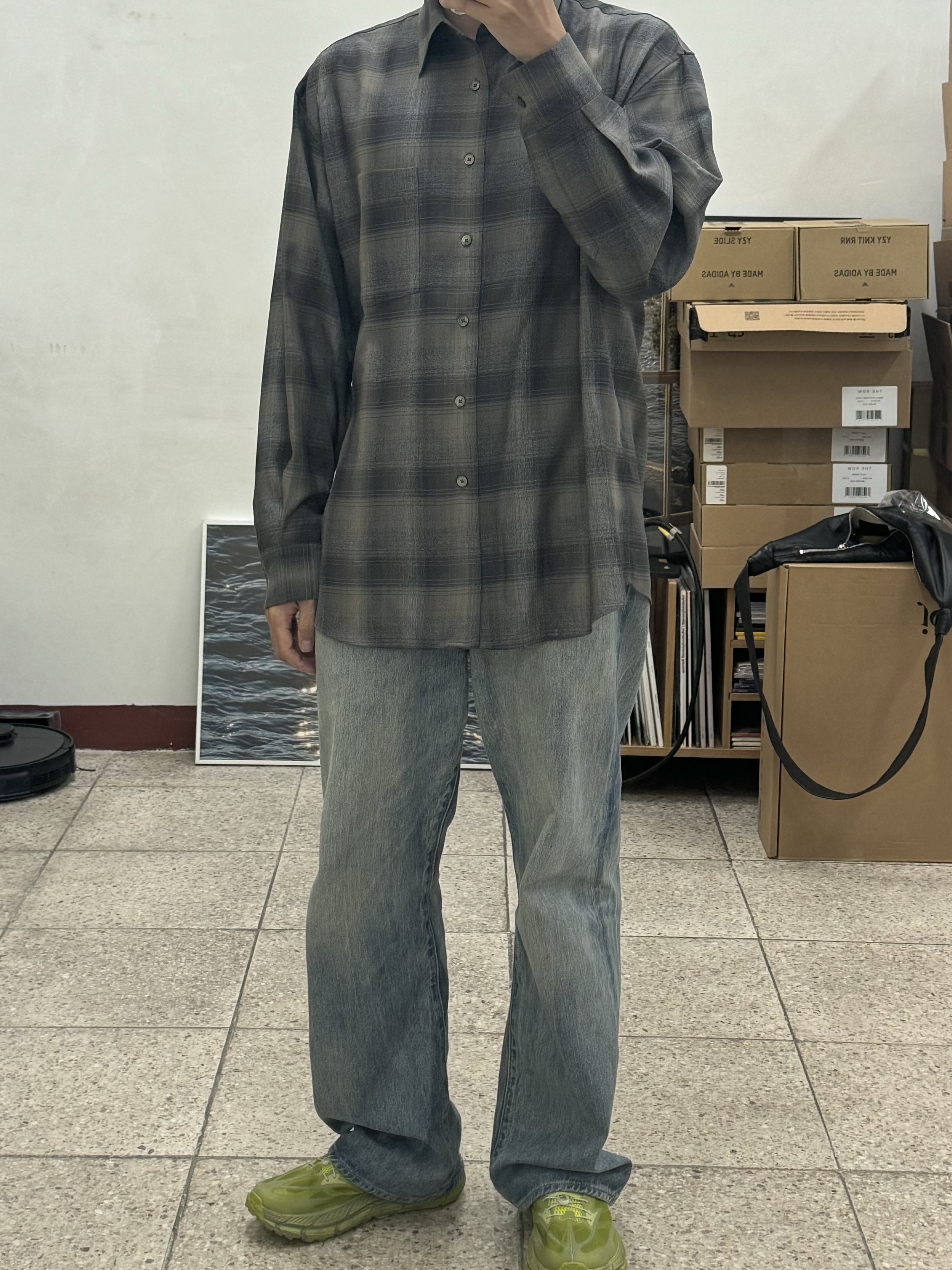 Auralee Super Light Wool Check Shirt Charcoal Grey Check - 24AW, Hoka x Satisfy Mafate Speed 4 Lite Sulfur 착용 스타일 - 2