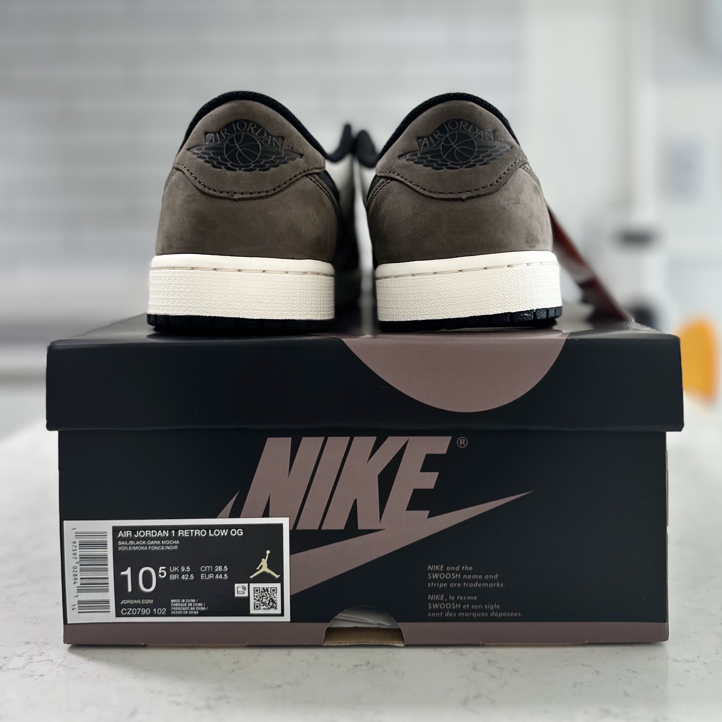 Jordan 1 Retro Low OG Mocha 착용 스타일 - 1