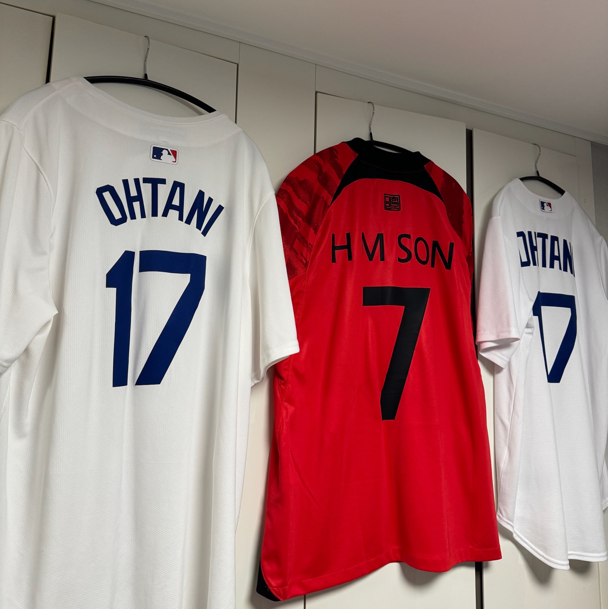 Jordan 1 Retro High OG Chicago 2022, Nike Korea Dri-Fit Stadium Home SS Jersey Global Red - Asia (Non Marking Ver.) 착용 스타일 - 3