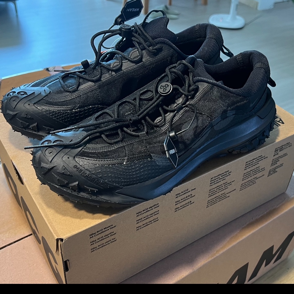 Nike ACG Mountain Fly 2 Low Black 착용 스타일 - 2