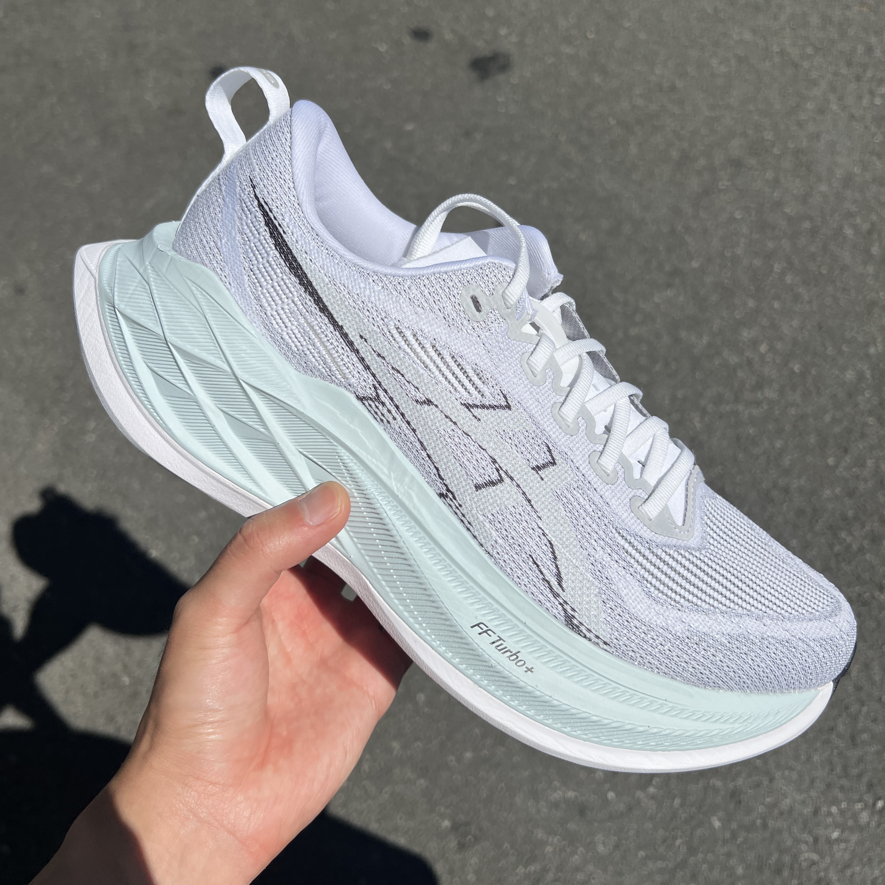 Asics Superblast 2 White Cool Grey 착용 스타일 - 1