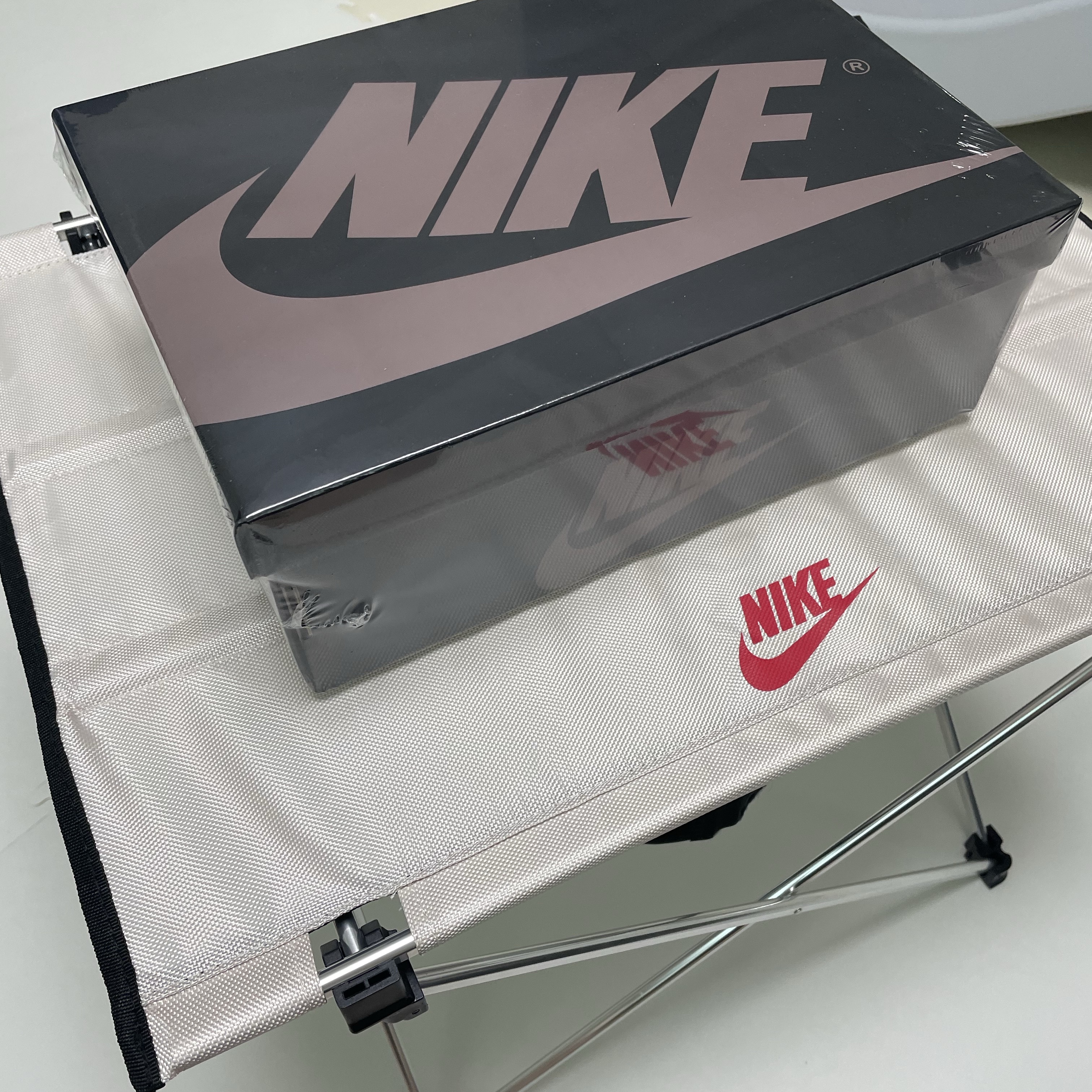 Jordan 1 Retro Low OG Mocha, Nike Members Days Daily Check-In Gift Set Picnic Mat & Picnic Table & Table Mat (6700 Limited) 착용 스타일 - 2