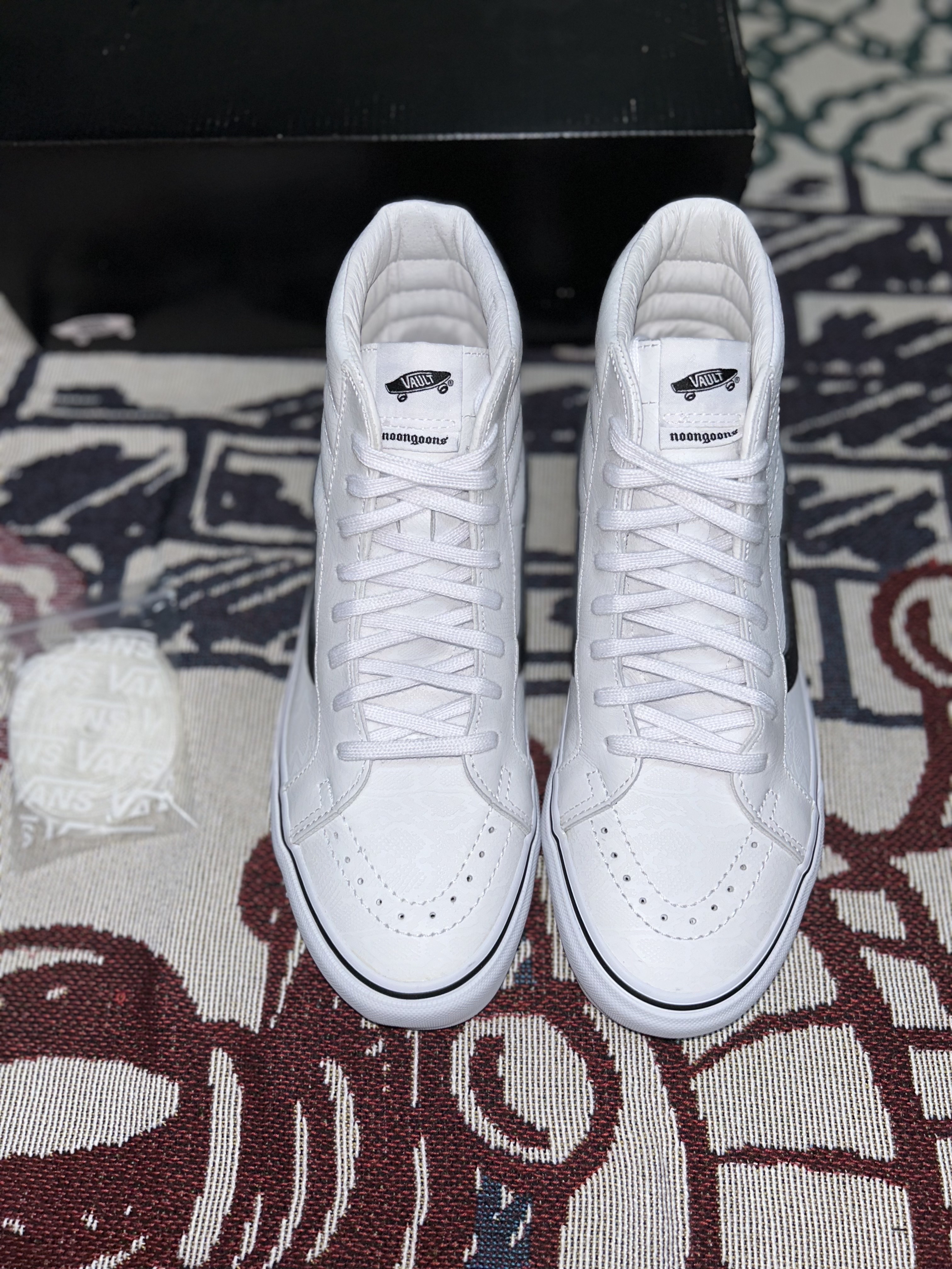 Vans Vault x Noon Goons Sk8-Hi Reissue LX White 착용 스타일 - 2
