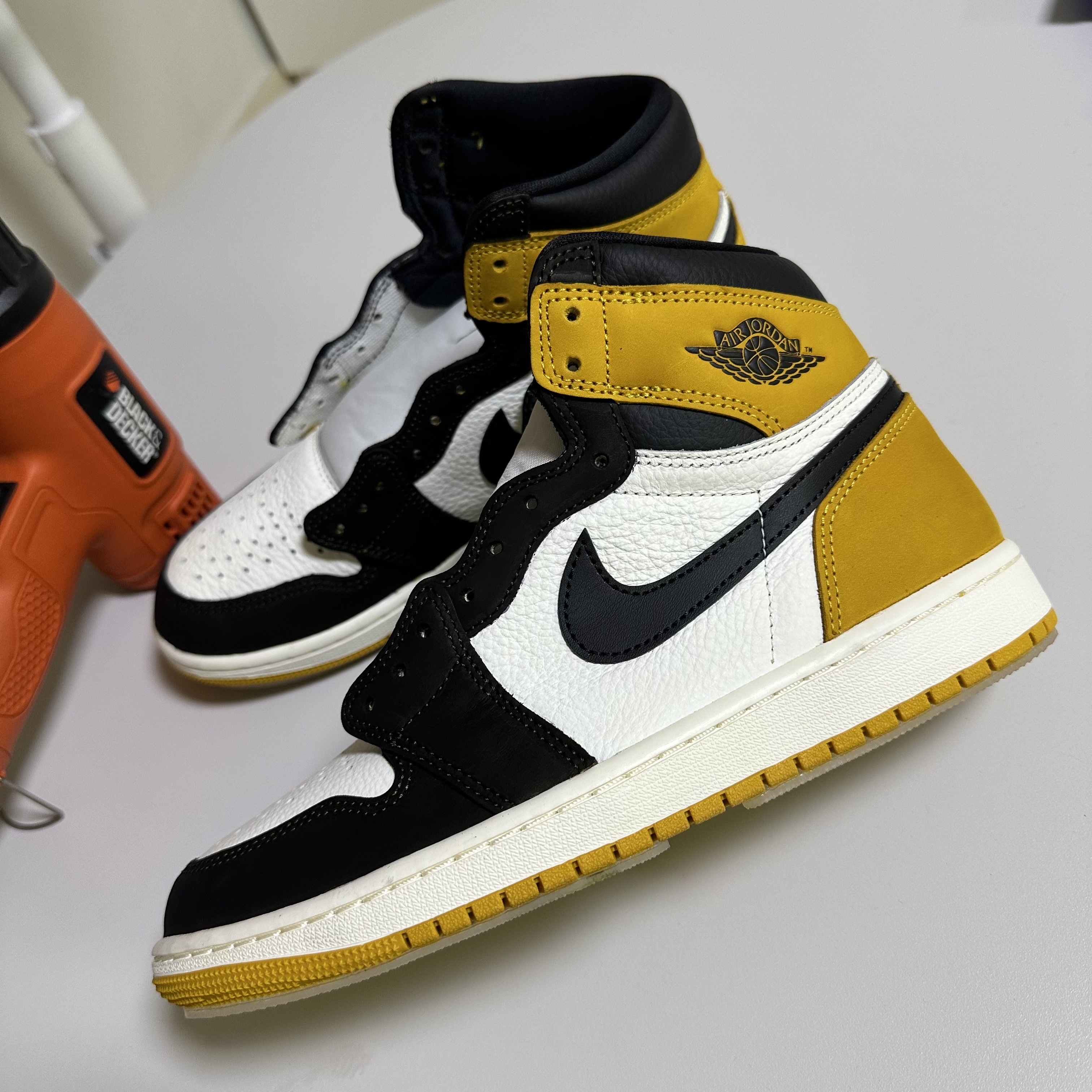 Jordan 1 Retro High OG Yellow Ochre 착용 스타일