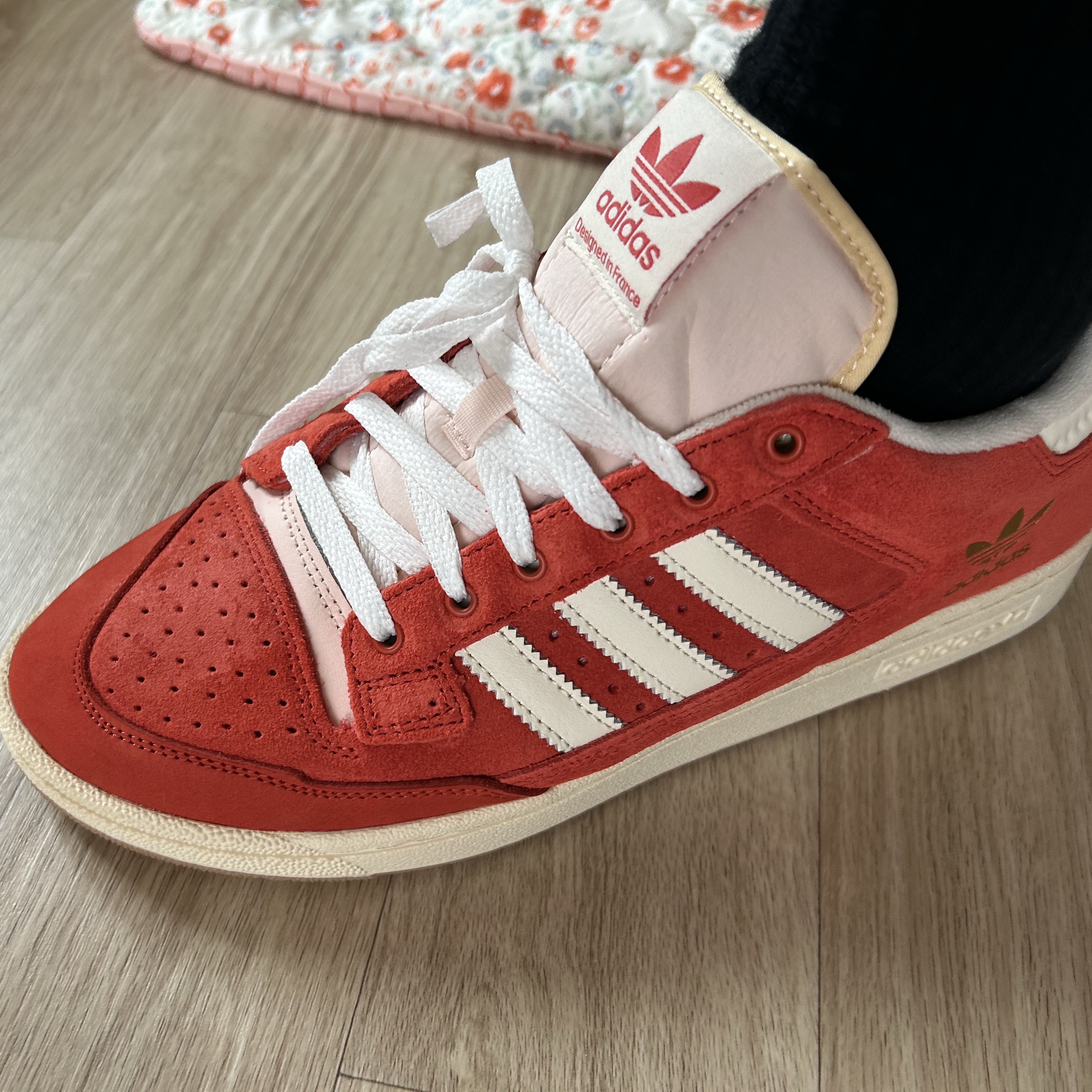 Adidas Centennial 85 Low Preloved Red Cream White 착용 스타일