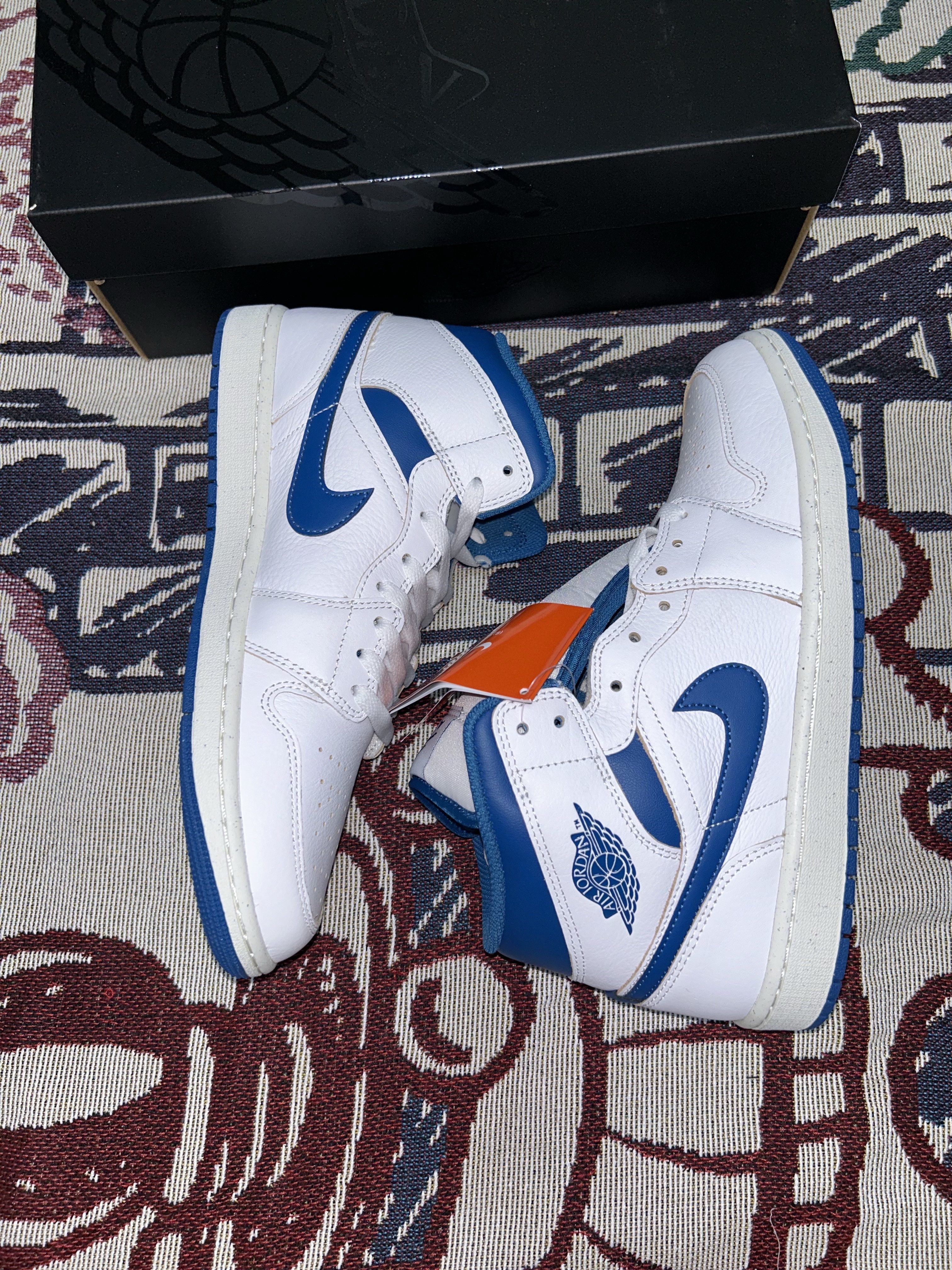 Jordan 1 Mid SE Industrial Blue White 착용 스타일 - 5