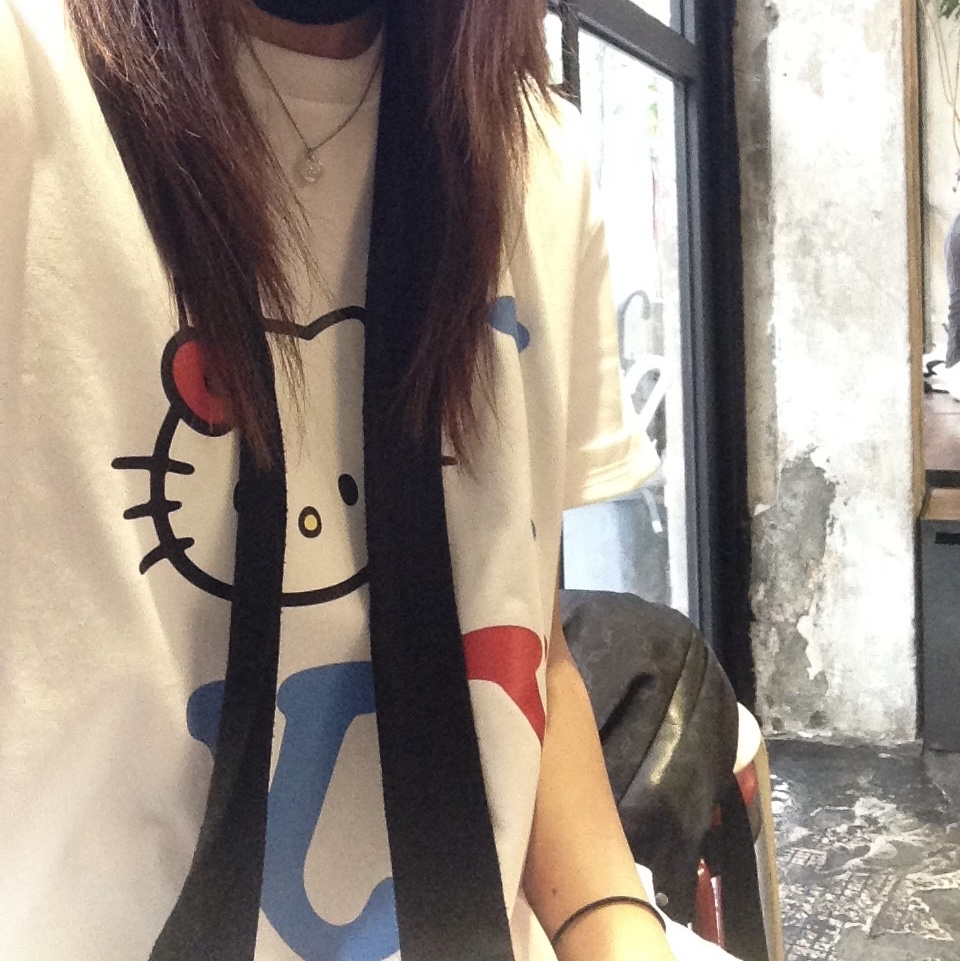 Open Yy x Hello Kitty T-Shirt White 착용 스타일 - 2