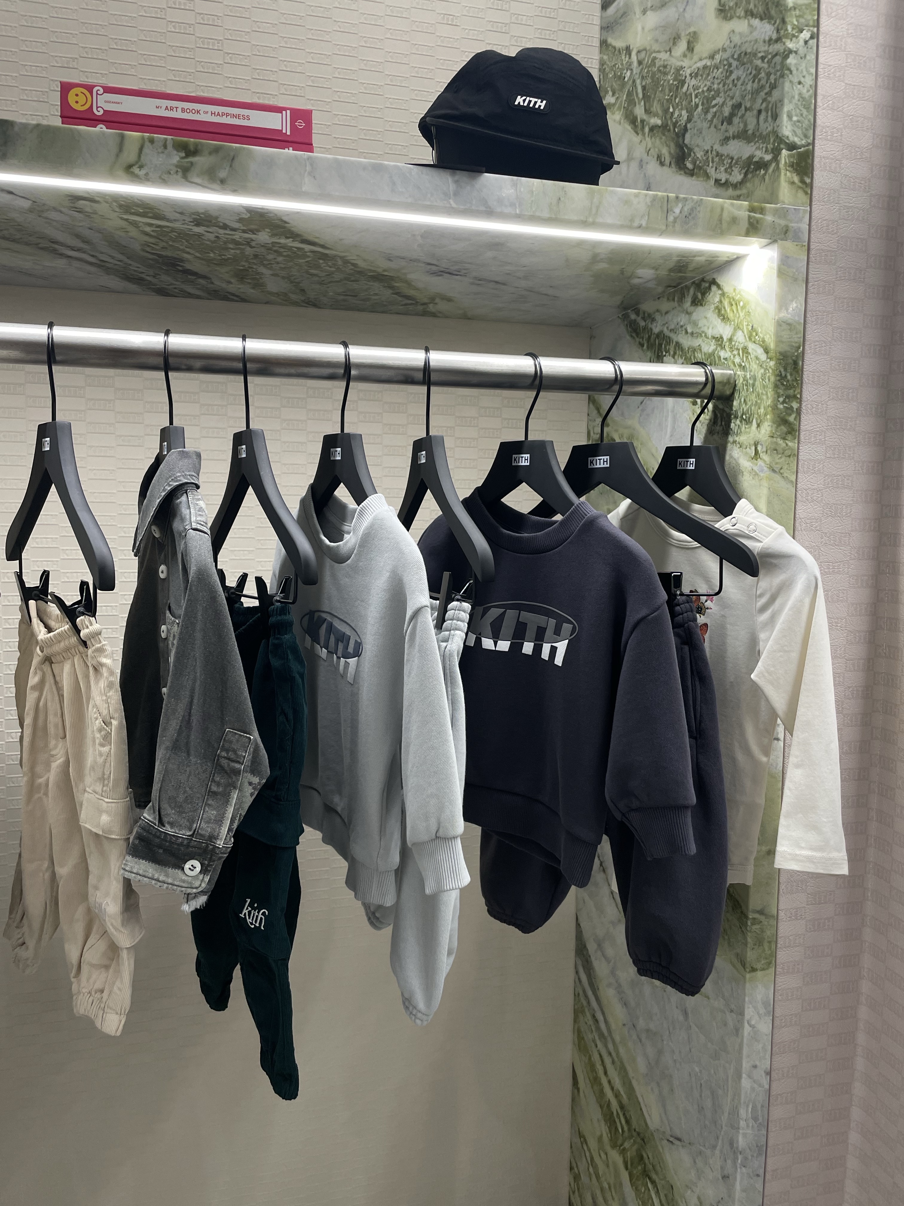 Gentle Monster x Jennie Jentle Salon Donut Bun 01 Black Gray, Adidas x Yeseyesee BS Team T-Shirts Legacy Indigo - KR Sizing 착용 스타일 - 6