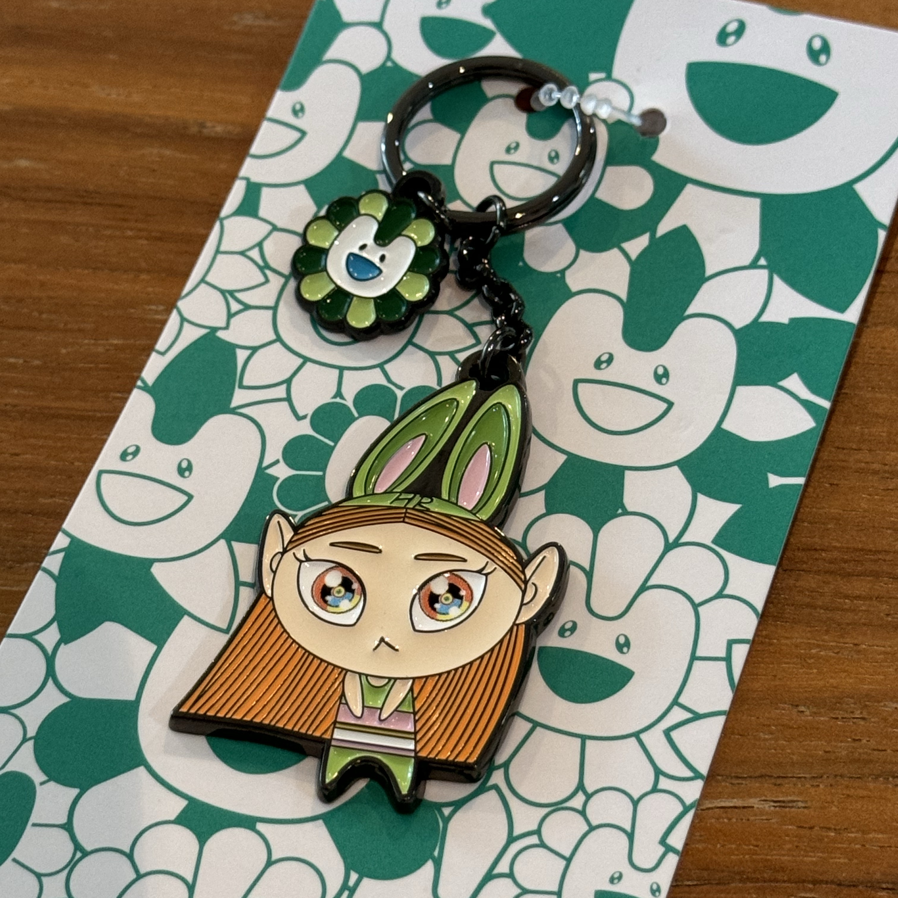 NewJeans x Murakami Metal Keyring Haerin Green 착용 스타일