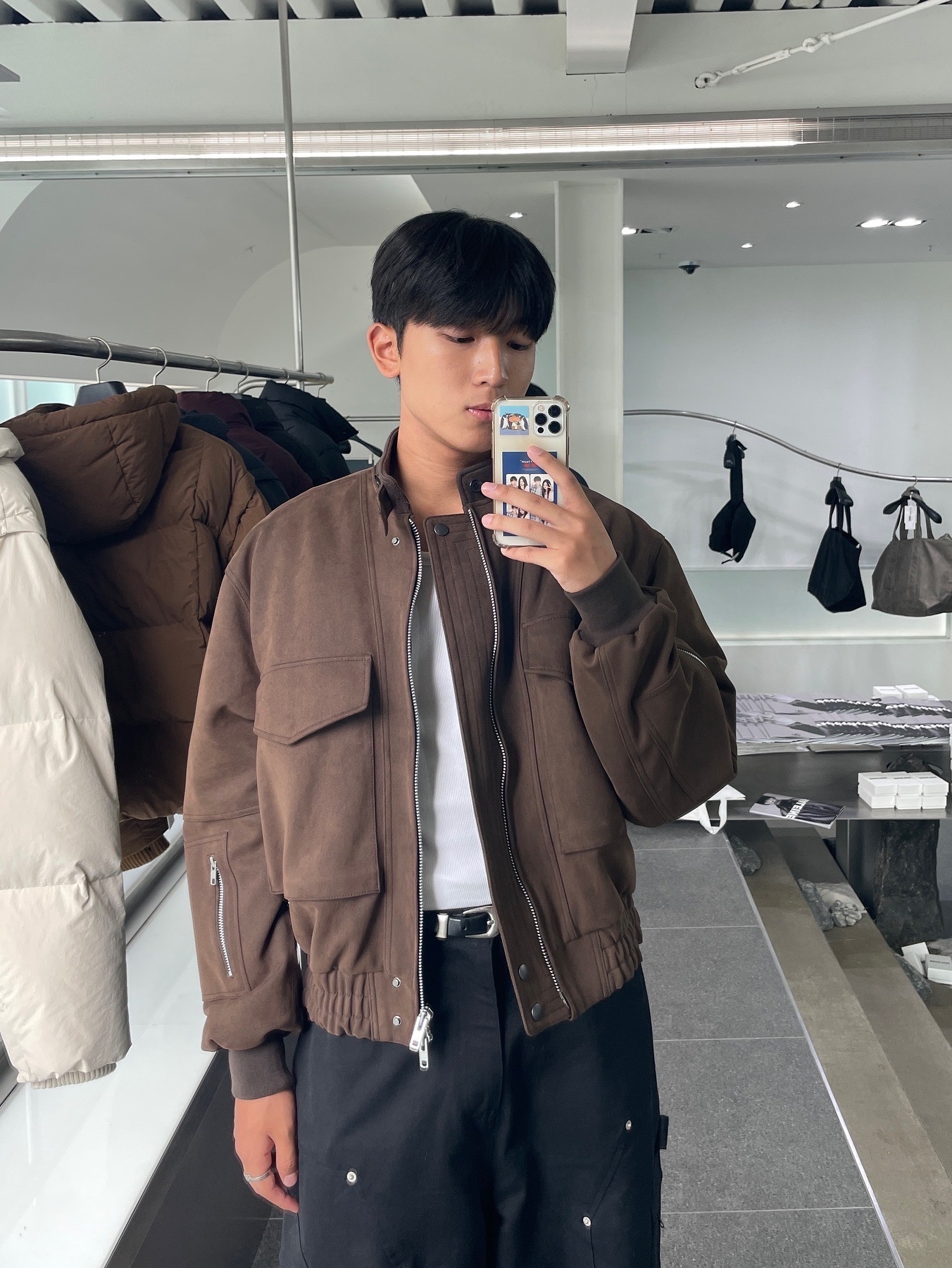 Haleine 3D Faux Suede Bomber Blouson Brown (VJ308), Haleine 3D Faux Suede Bomber Blouson Black (VJ307) 착용 스타일