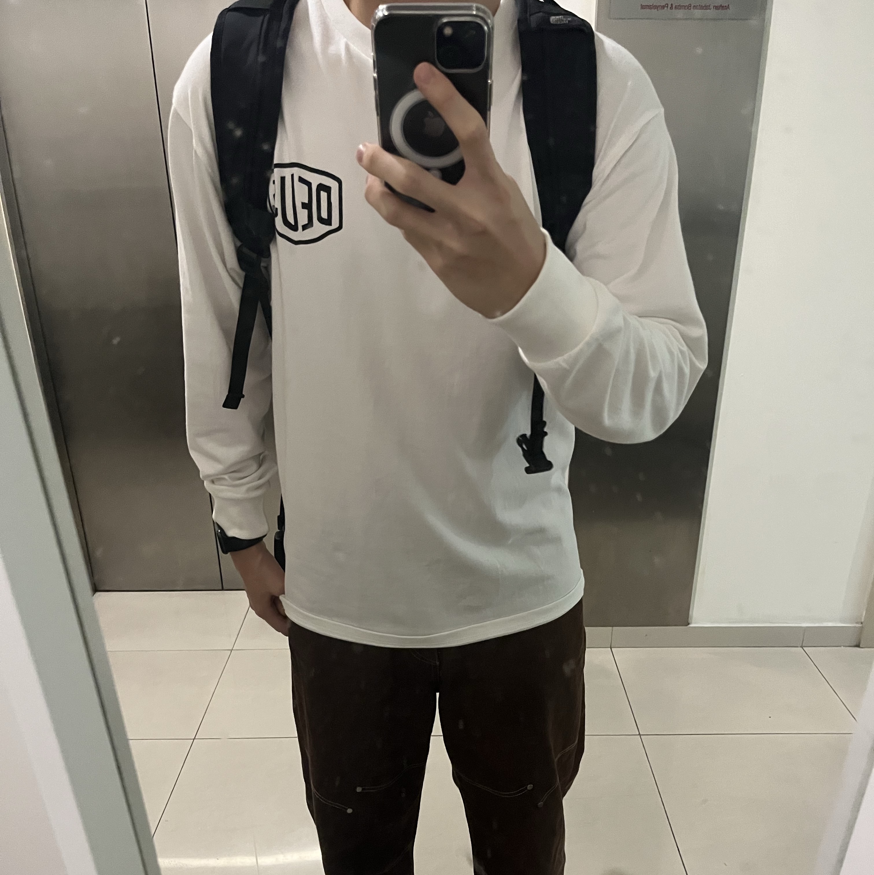 Deus Ex Machina Seoul College Long Sleeve T-Shirt White 착용 스타일