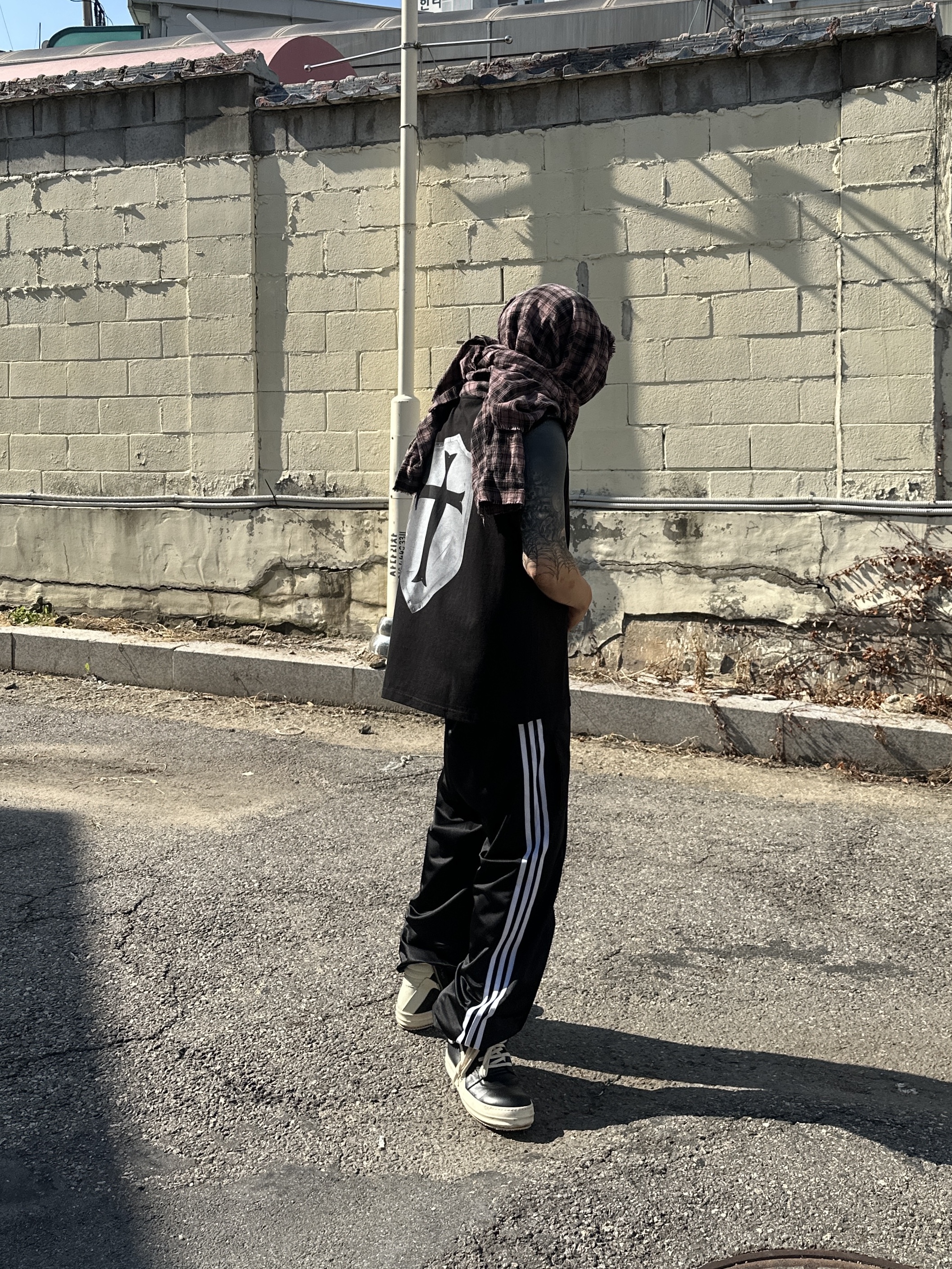 Adidas Adicolor Baggy Fit Firebird Track Pants Black - KR Sizing 착용 스타일 - 2