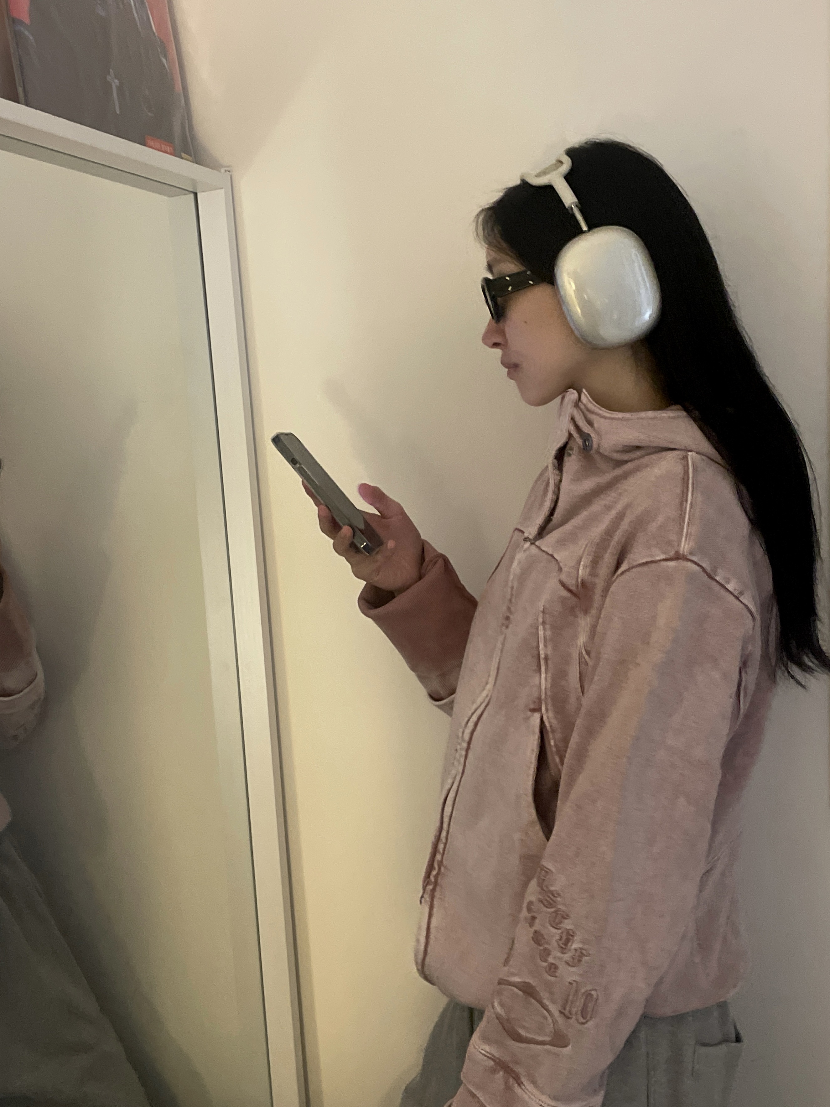 (W) Mischief Cut Off Hoodie Washed Pink Brown, Apple AirPods Max Lightning Silver (Korean Ver.) 착용 스타일