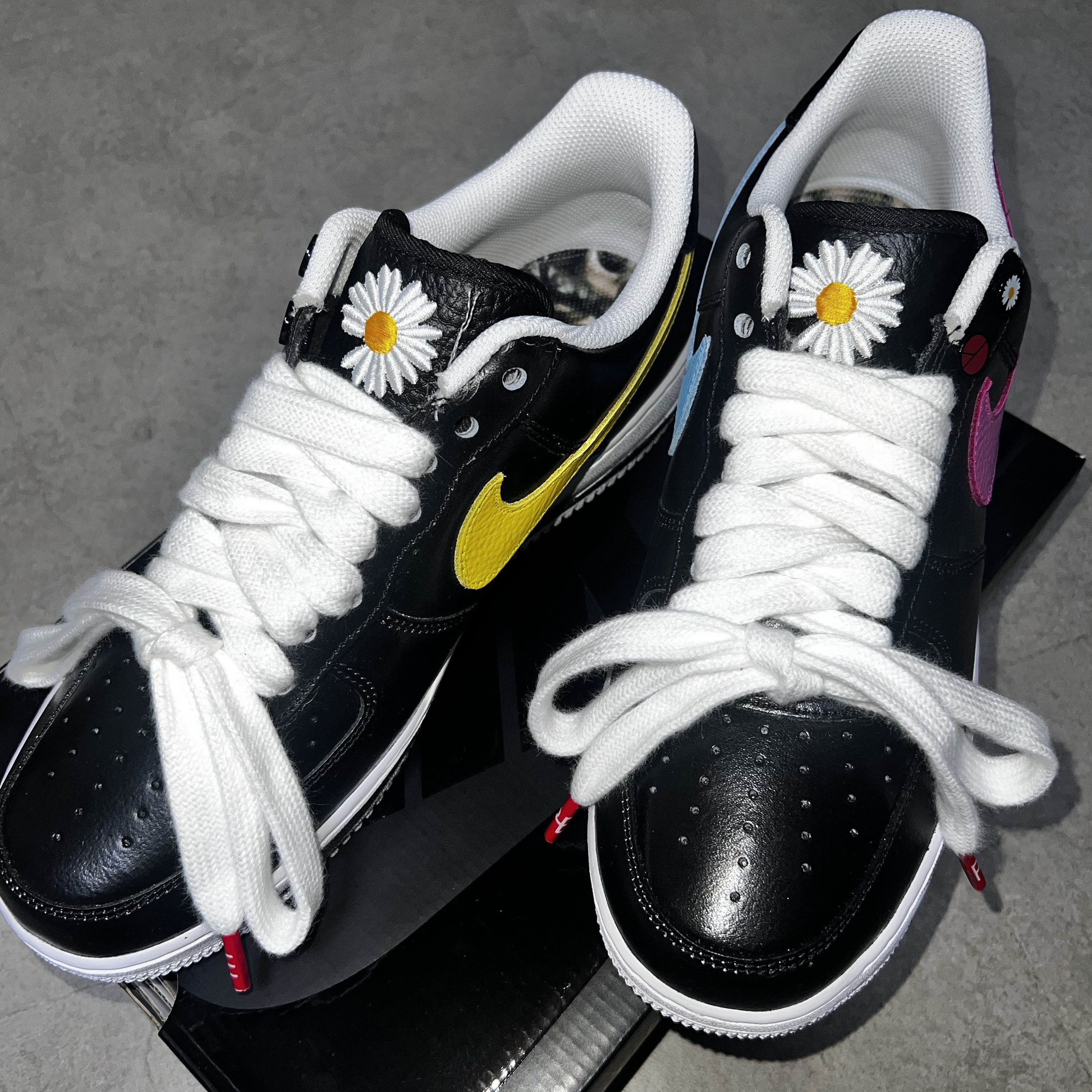 Nike x Peaceminusone Air Force 1 Low Para-Noise 3.0 Black and Multicolor 착용 스타일
