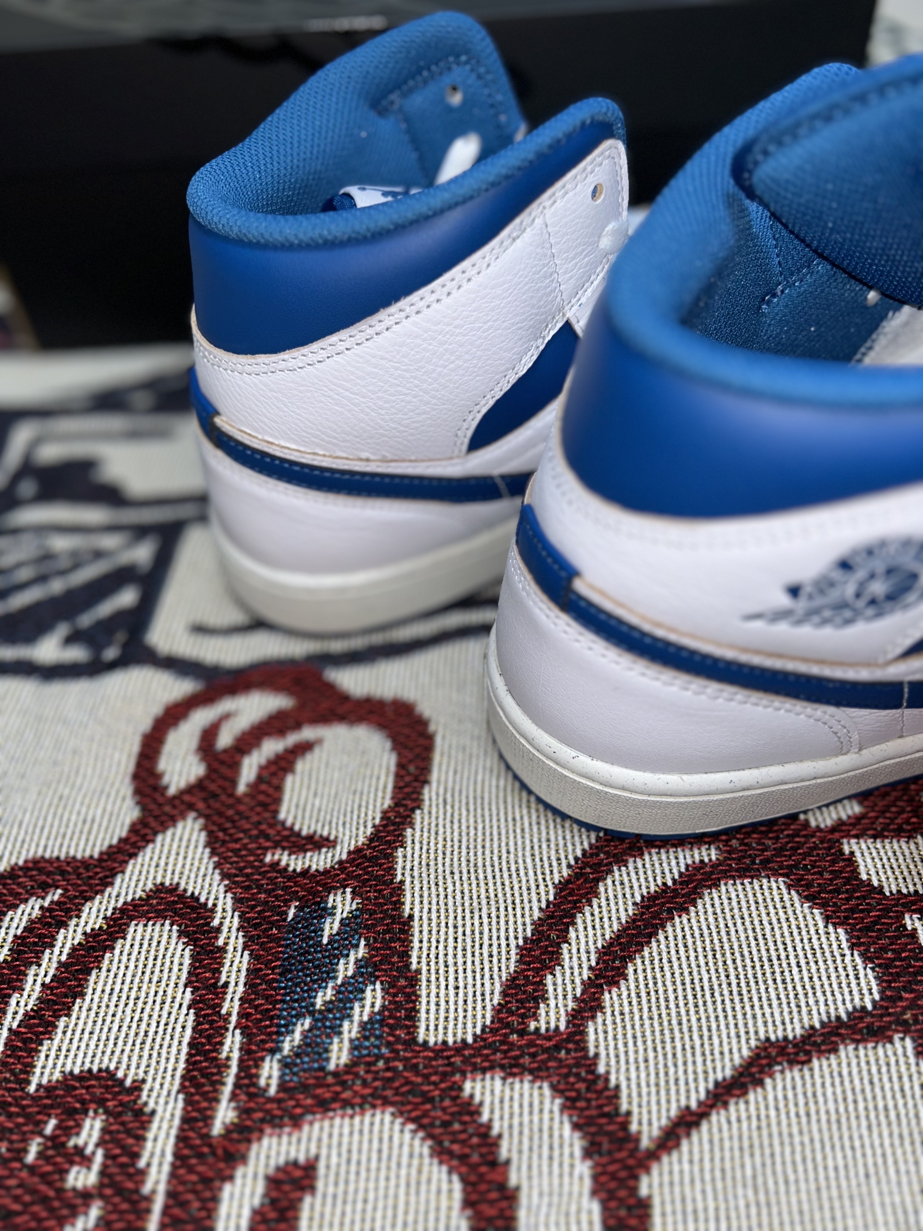 Jordan 1 Mid SE Industrial Blue White 착용 스타일 - 6