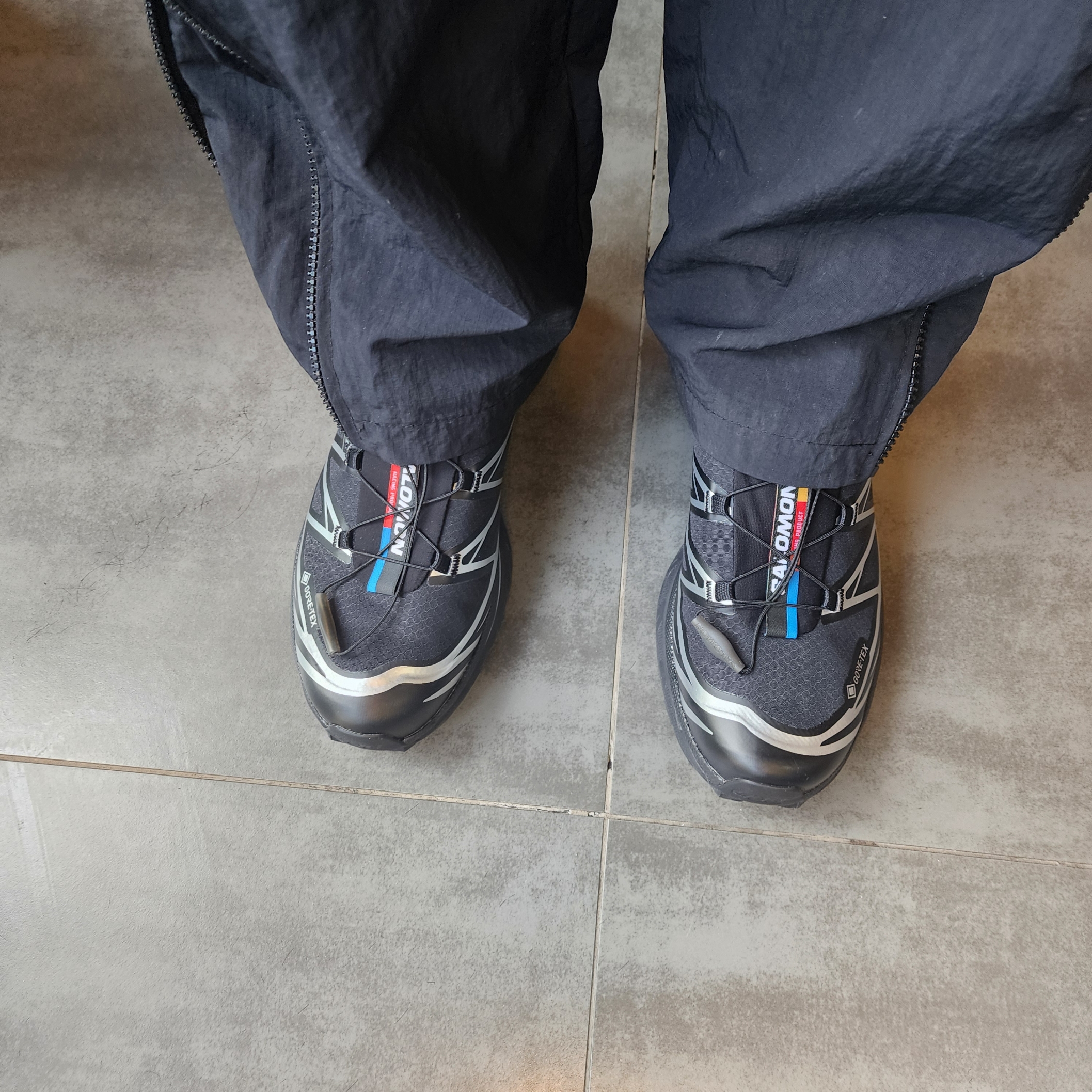 Salomon XT-6 GTX Black Silver 착용 스타일 - 4
