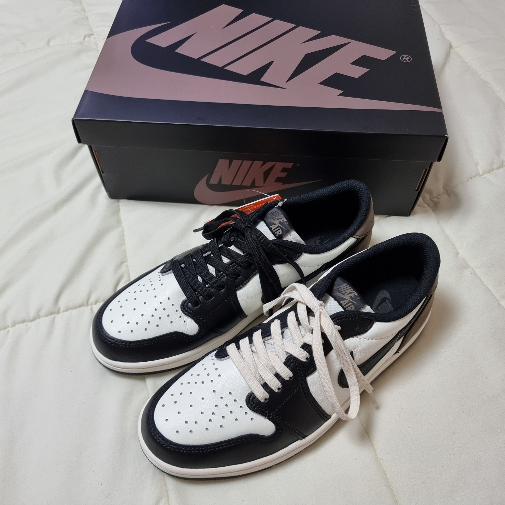 Jordan 1 Retro Low OG Mocha, (GS) Jordan 1 Retro Low OG Mocha 착용 스타일 - 2