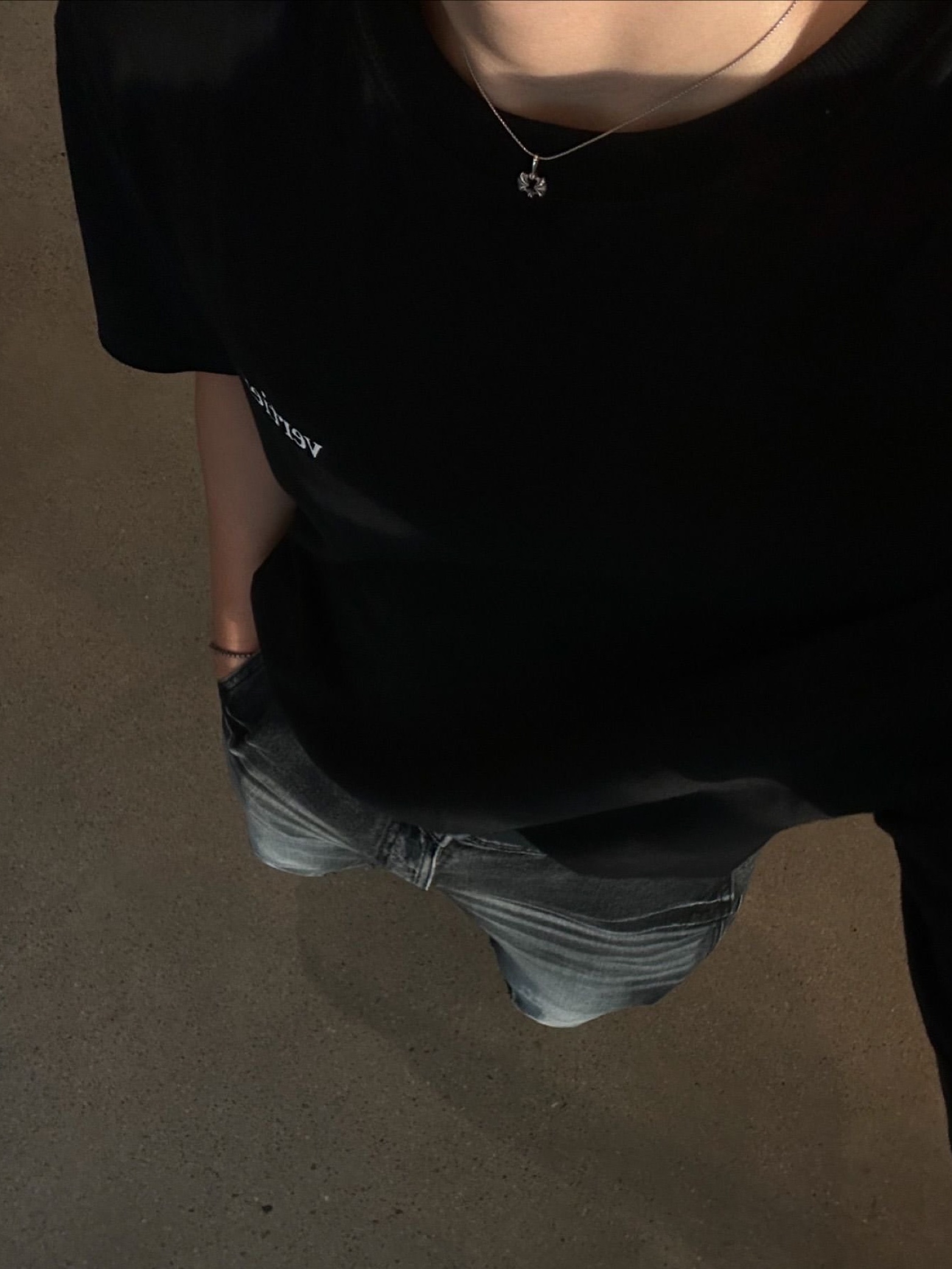 BLR Embossed Wave Washing Wide Denim Pants Black, BLR Embossed Wave Washing Wide Denim Pants Blue 착용 스타일