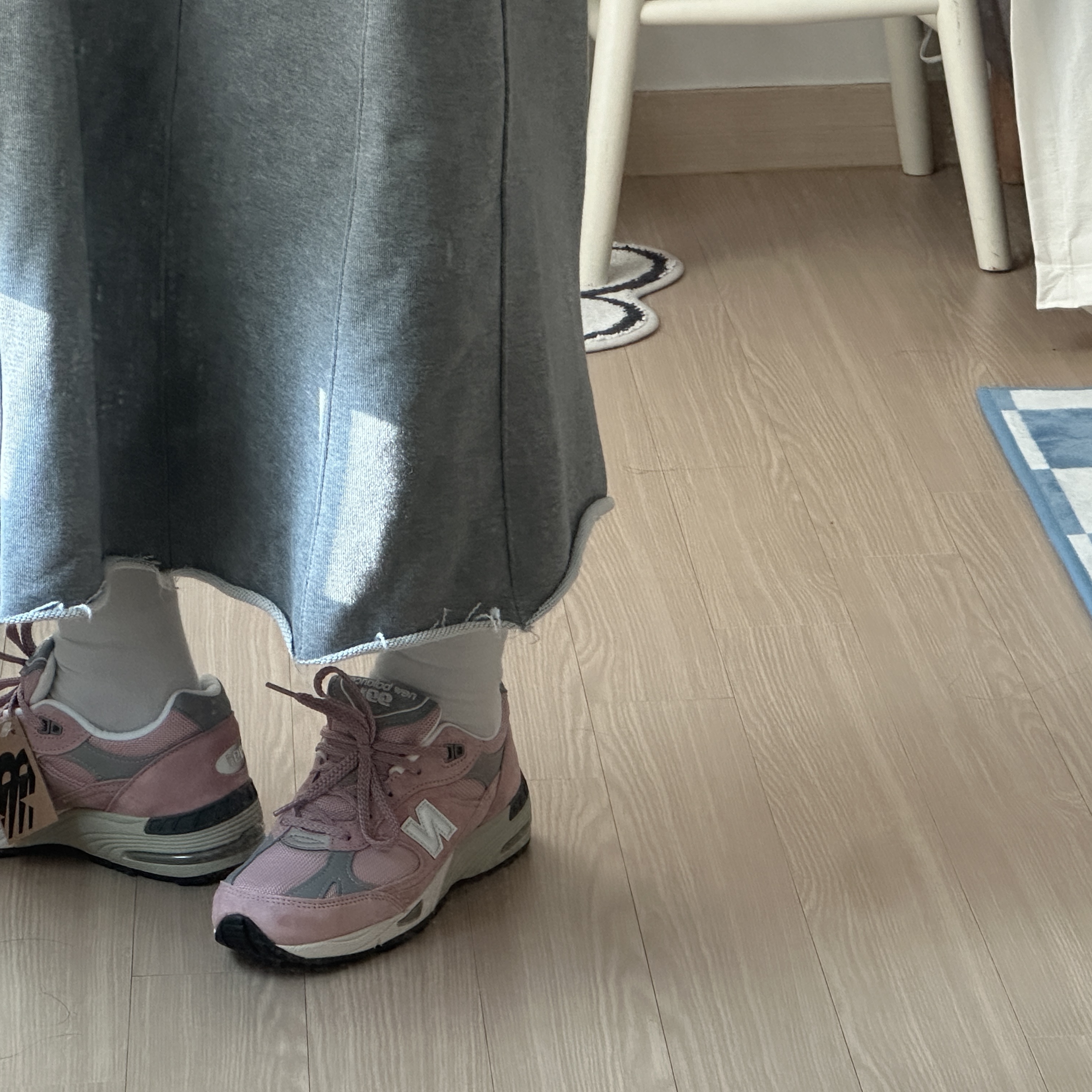 (W) New Balance 991 Made in UK Shy Pink 착용 스타일