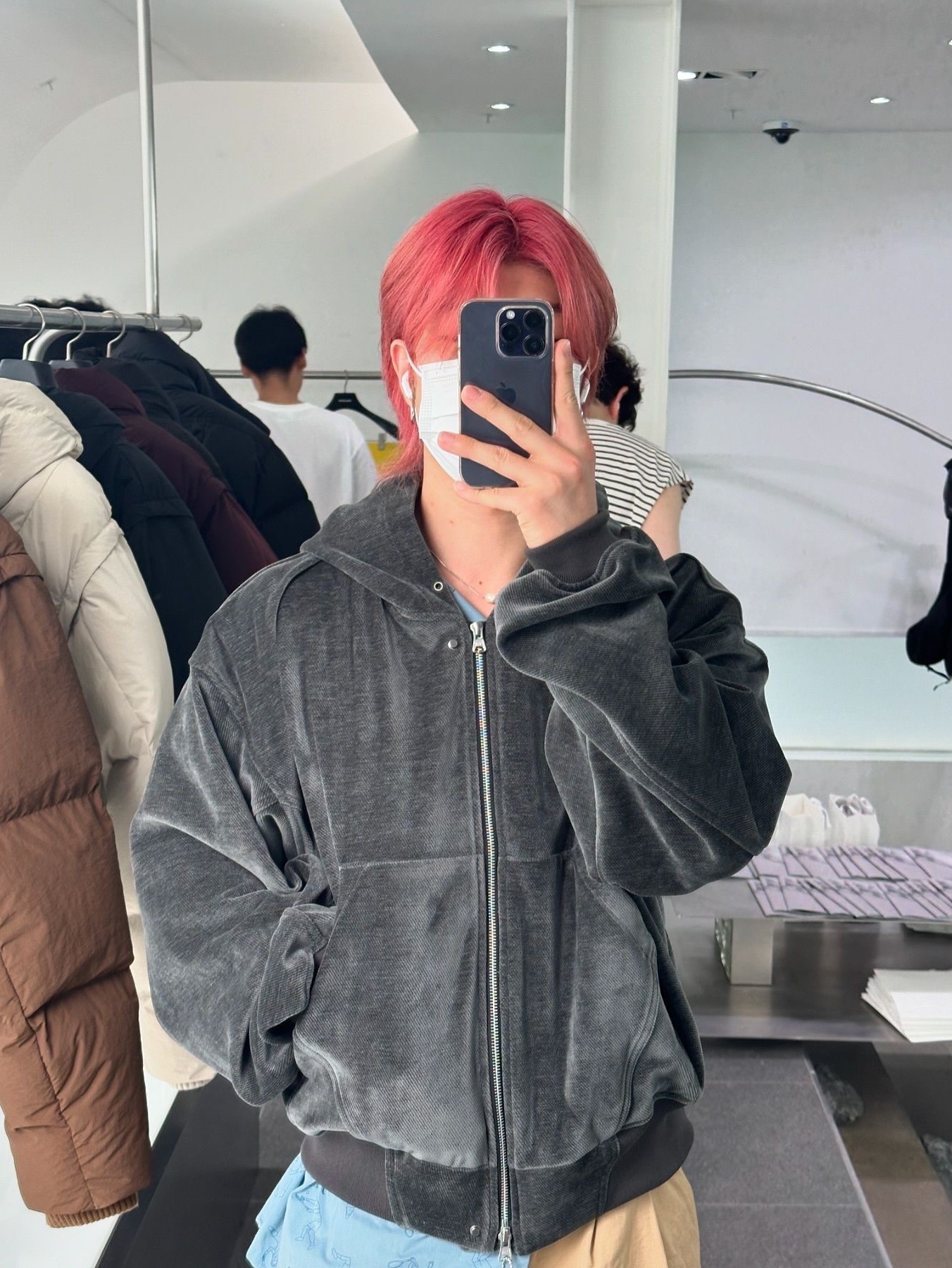 Haleine Cropped Velour Zip Up Hoodie Irongrey (VT308), Haleine Cropped Velour Zip Up Hoodie Black (VT306) 착용 스타일