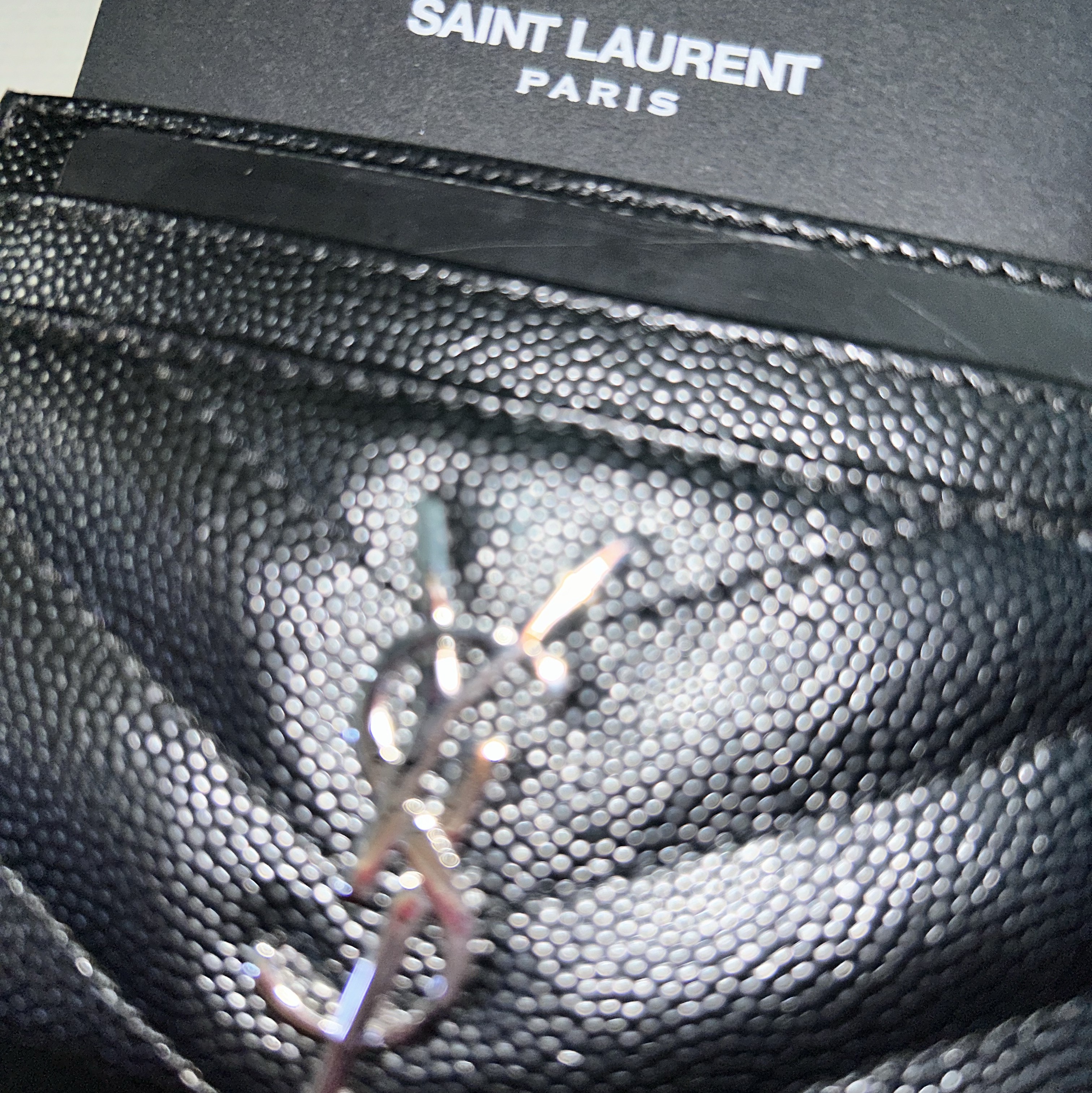 Saint Laurent Cassandre Matelasse Card Case in Grain De Poudre Embossed Leather Black 착용 스타일