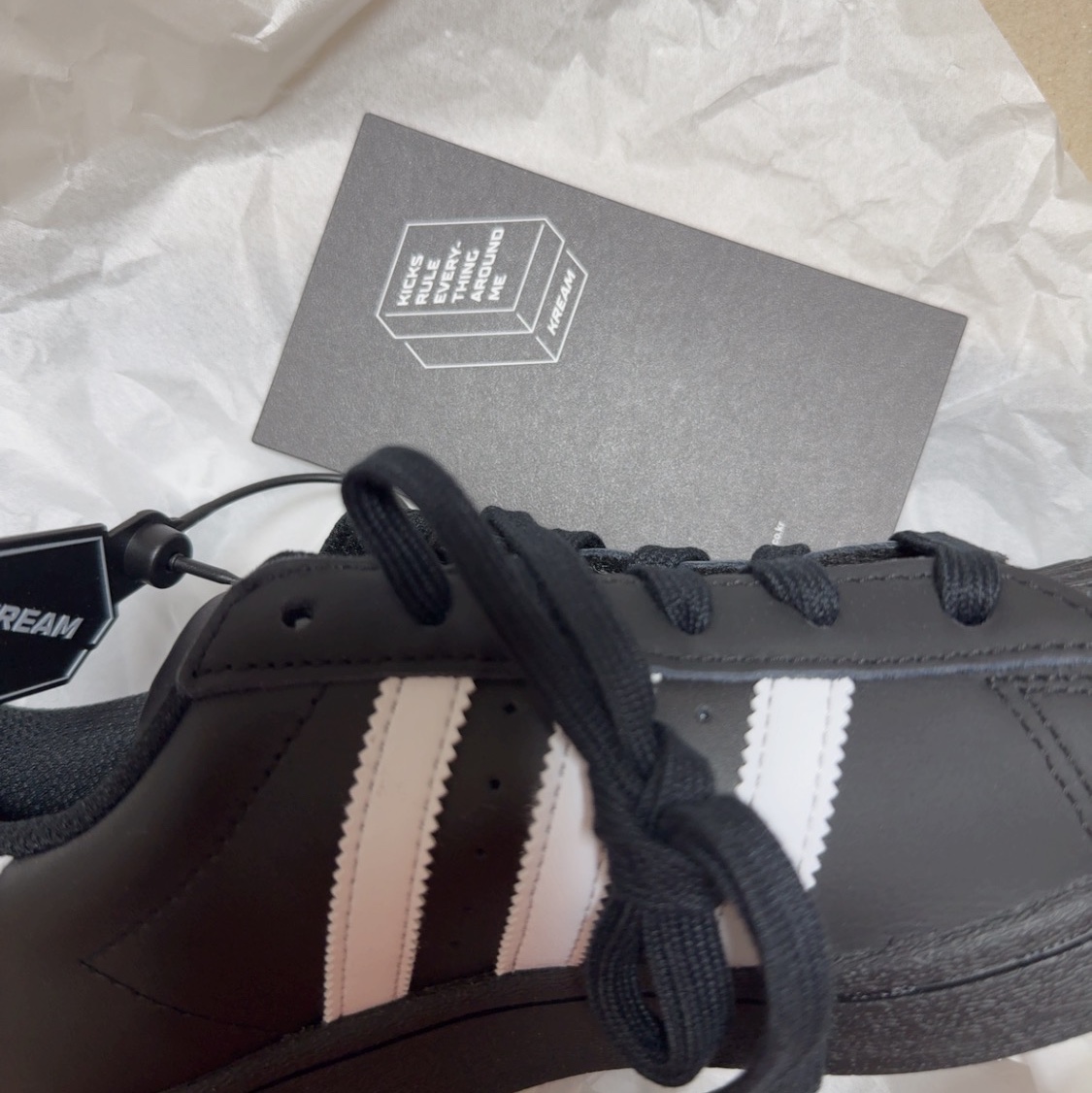 (J) Adidas Superstar Black White 착용 스타일