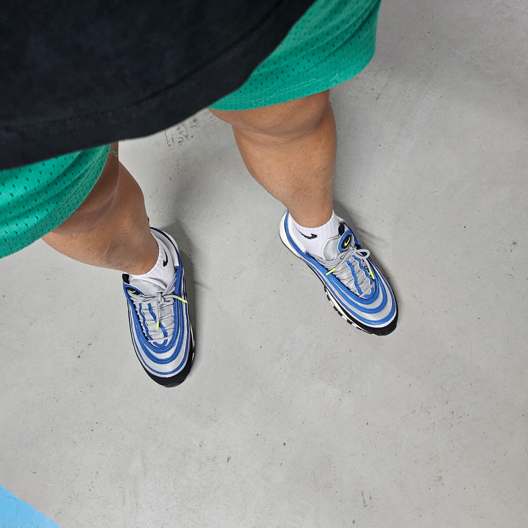 Nike Air Max 97 OG Atlantic Blue and Voltage Yellow 착용 스타일