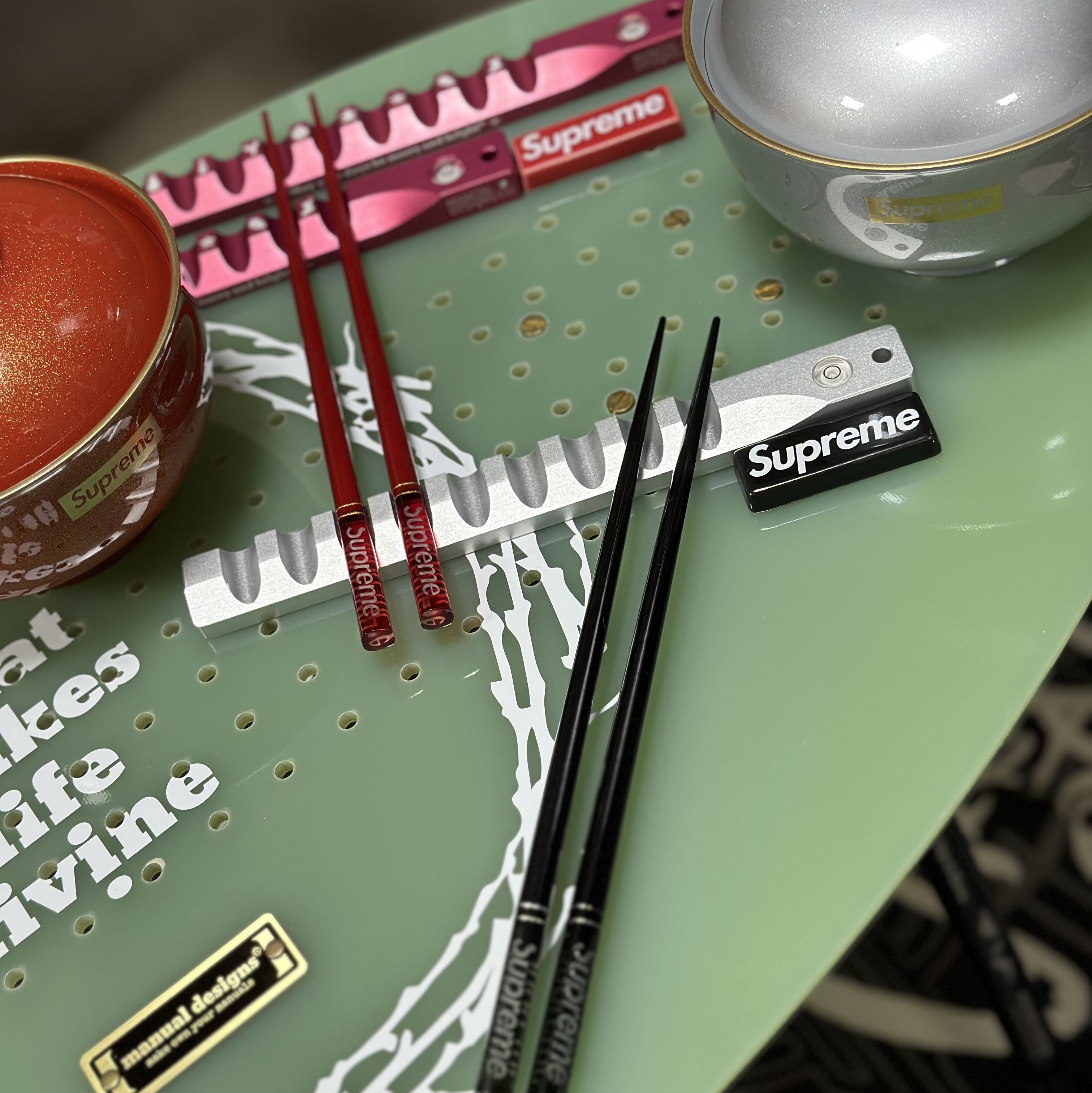 Supreme Chopstick Set Black - 23FW, Supreme Chopstick Set Red - 23FW 착용 스타일