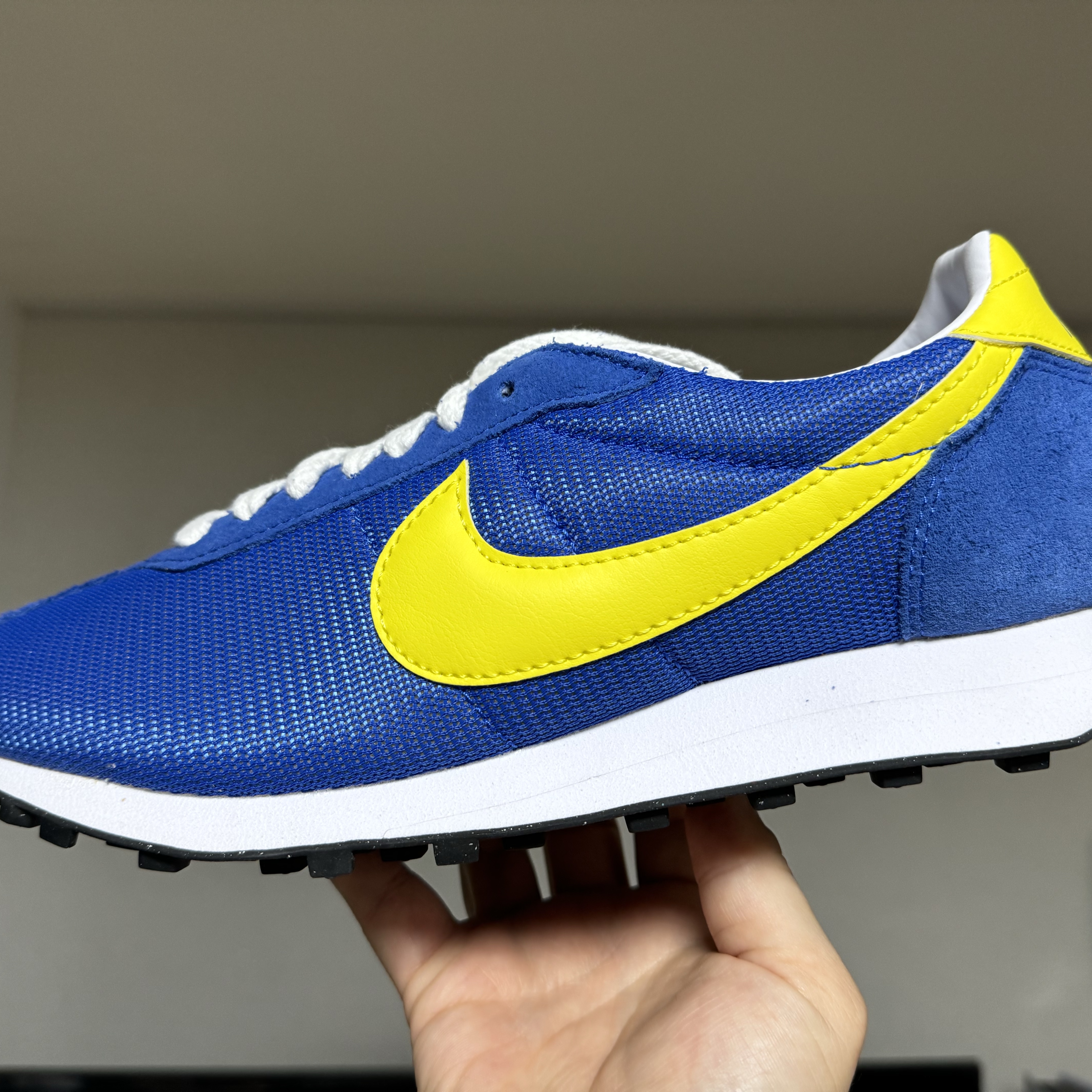Nike LD-1000 SP Game Royal and Opti Yellow 착용 스타일 - 5