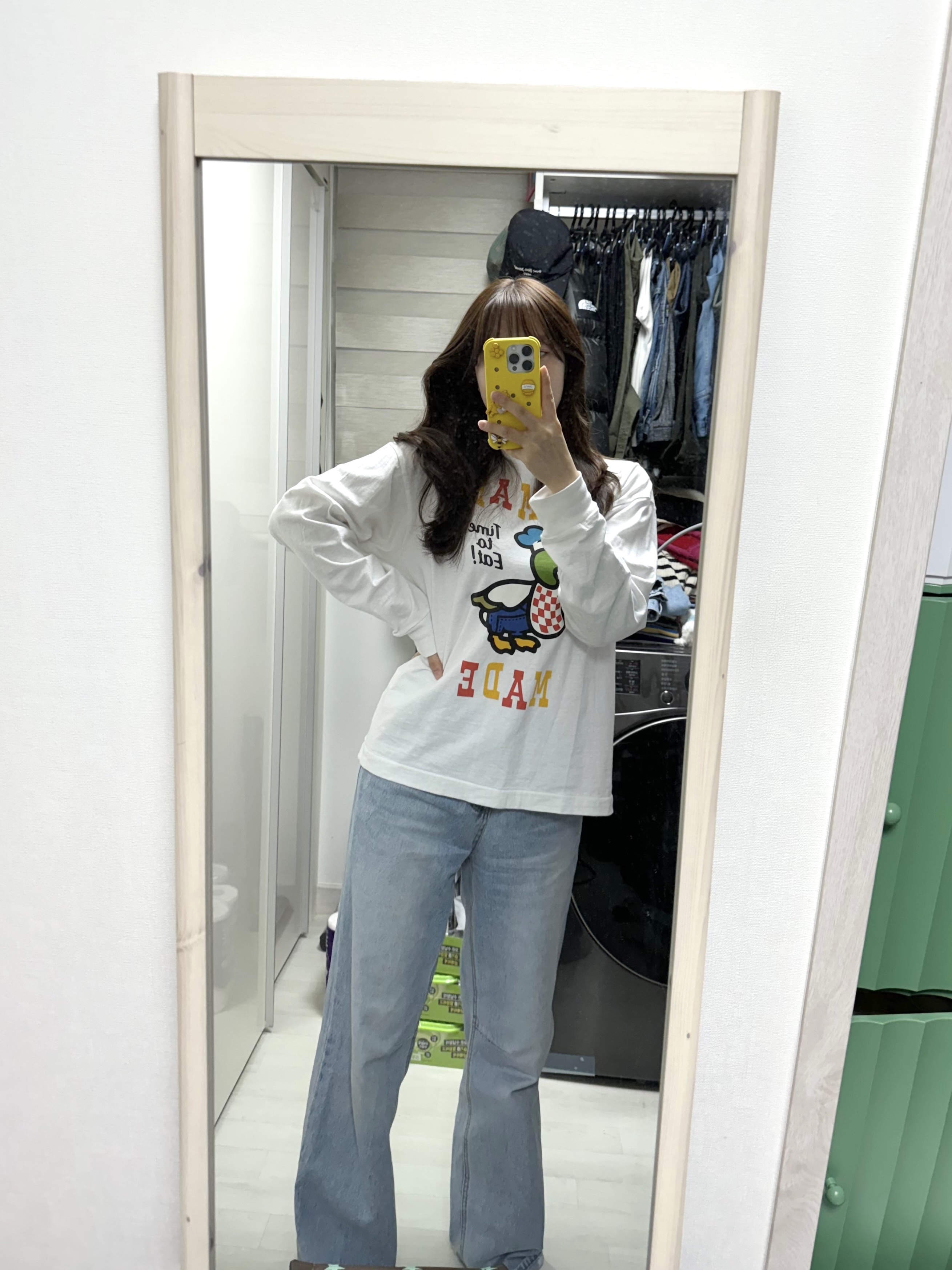 Human Made Graphic L/S T-Shirt White, COS Quilted Mini Bag Beige 착용 스타일 - 2