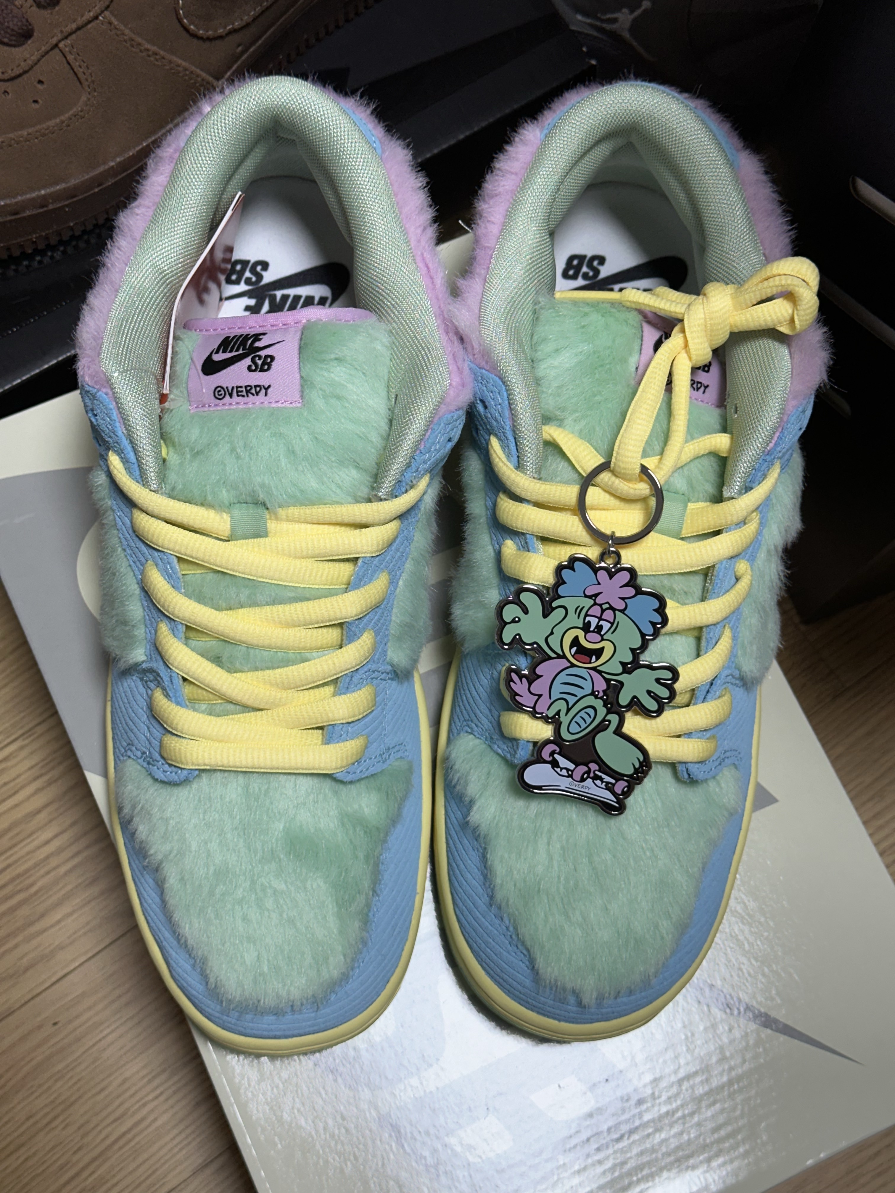 Nike x Verdy SB Dunk Low Pro Blue Gaze and Enamel Green 착용 스타일