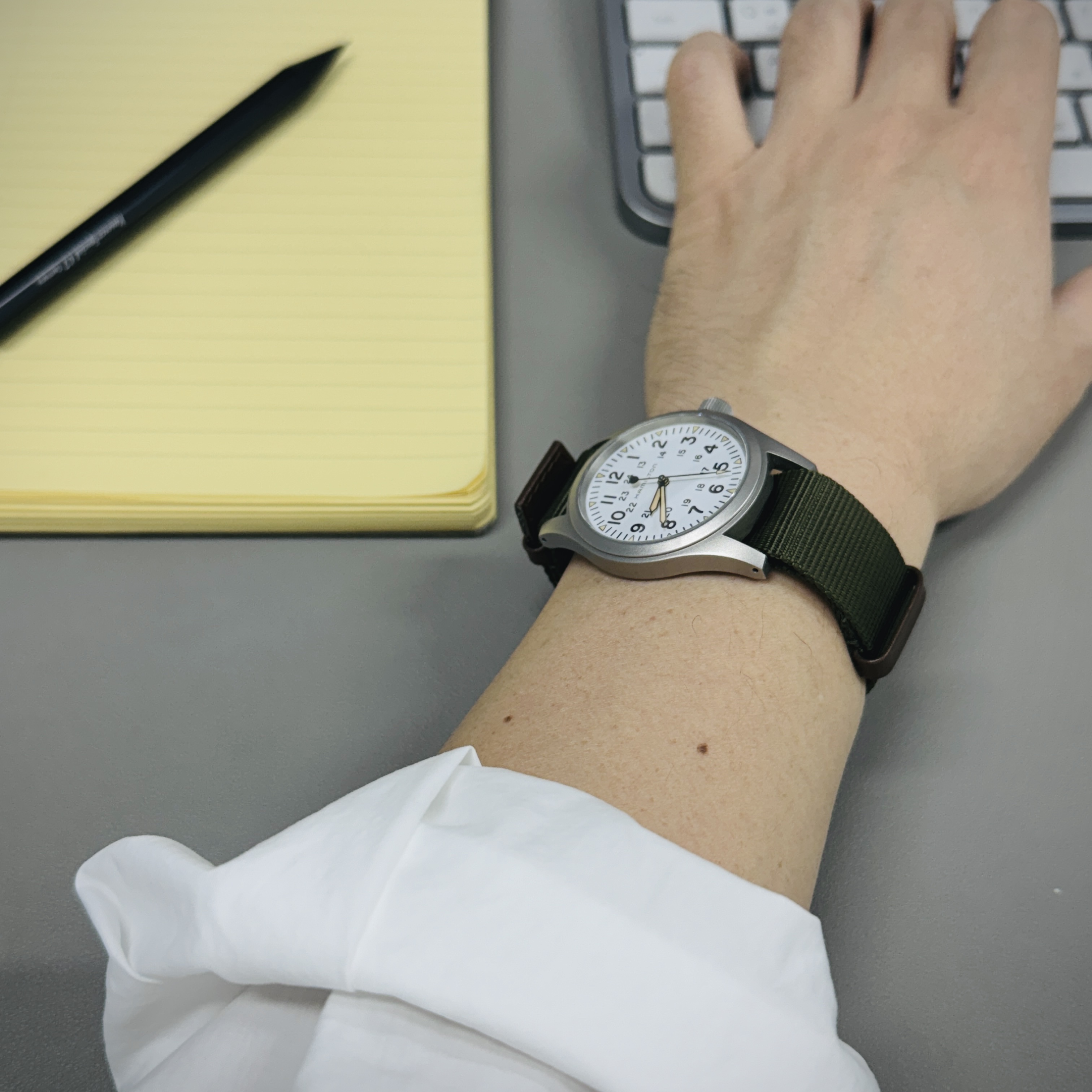 Hamilton Khaki Field Mechanical 38mm Nato Strap Green White 착용 스타일 - 2
