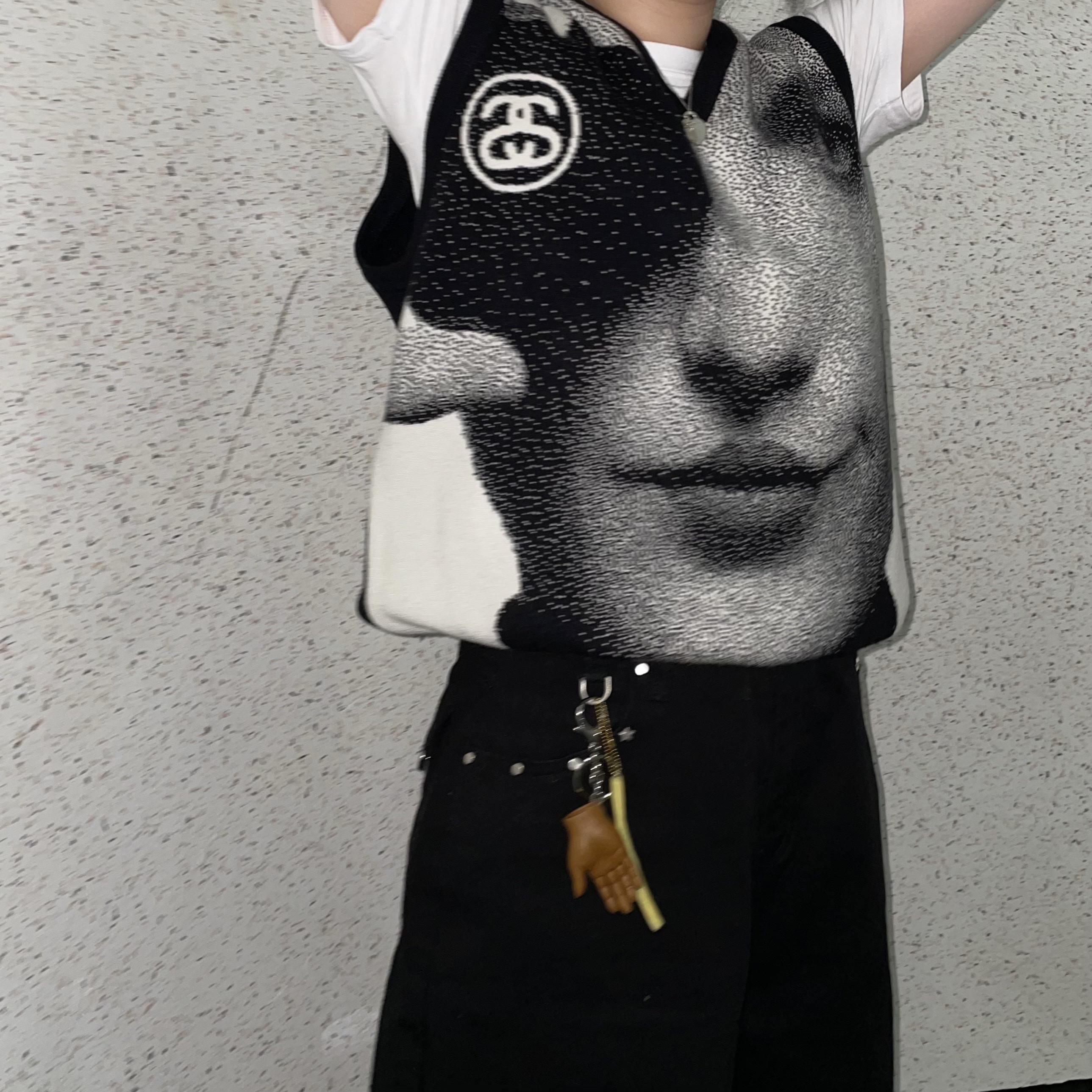 Stussy Photo Jacquard Vest Black 착용 스타일 - 2