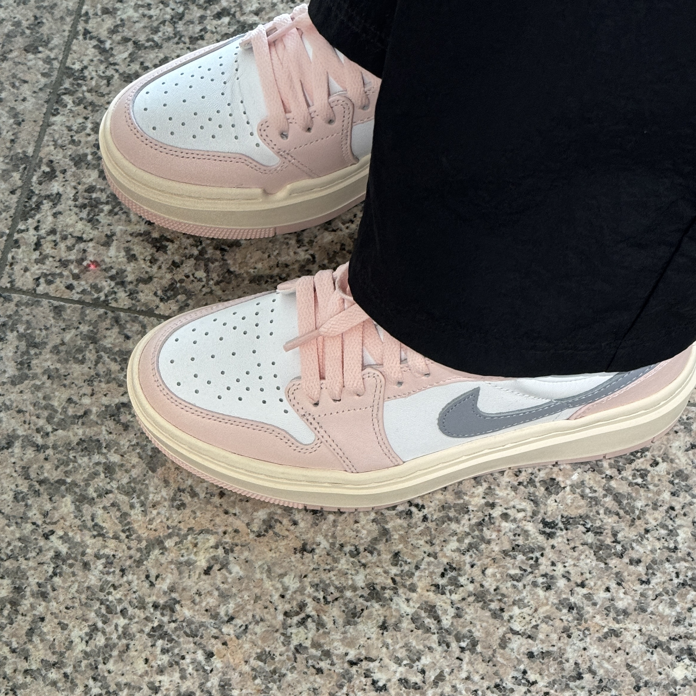 (W) Jordan 1 Elevate Low Atmosphere 착용 스타일 - 1