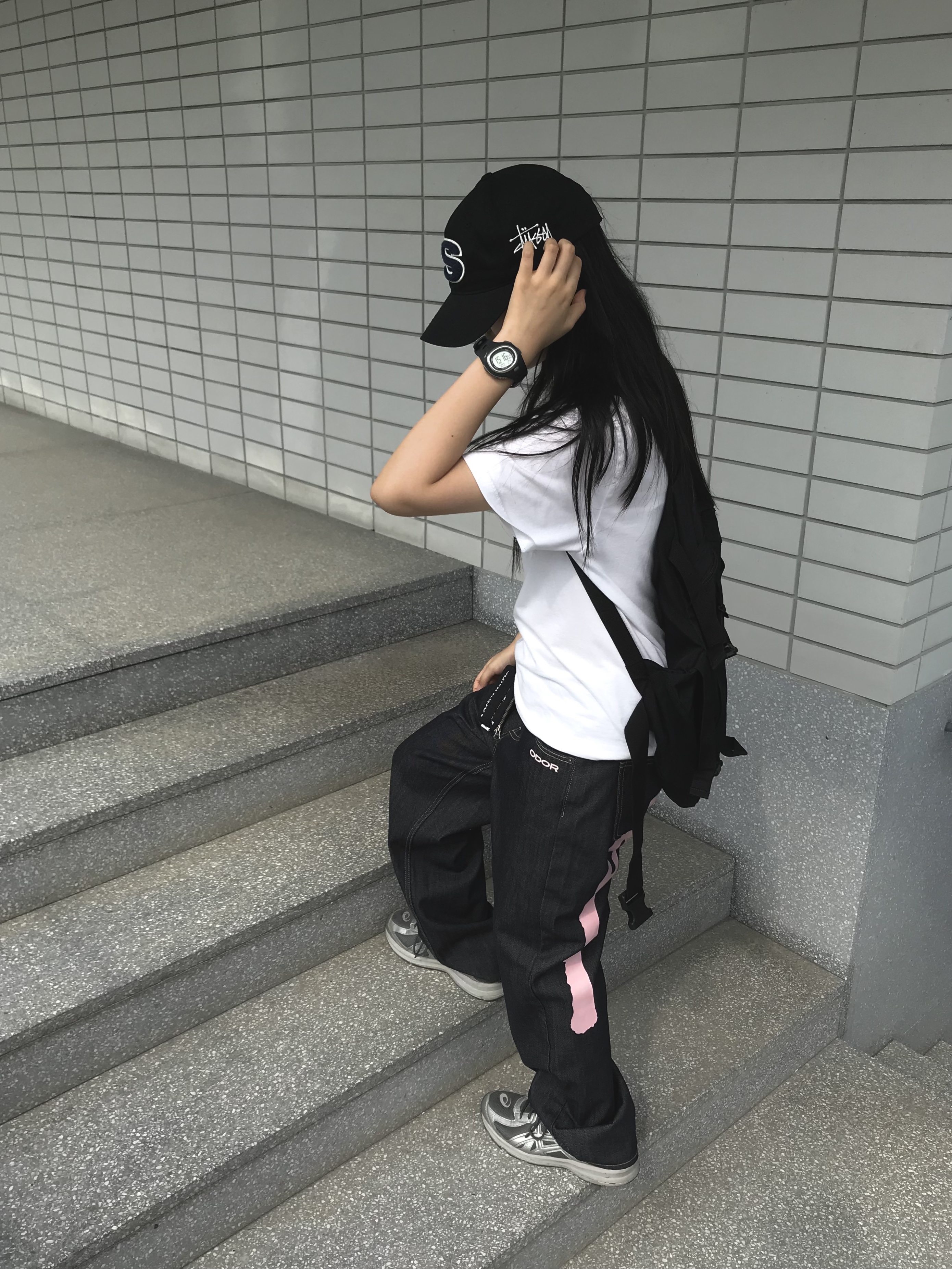 Stussy Chenille S Low Pro Cap Black, Asics Jog 100 S SMU Sheet Rock Pure Silver - 2E Wide 착용 스타일 - 7