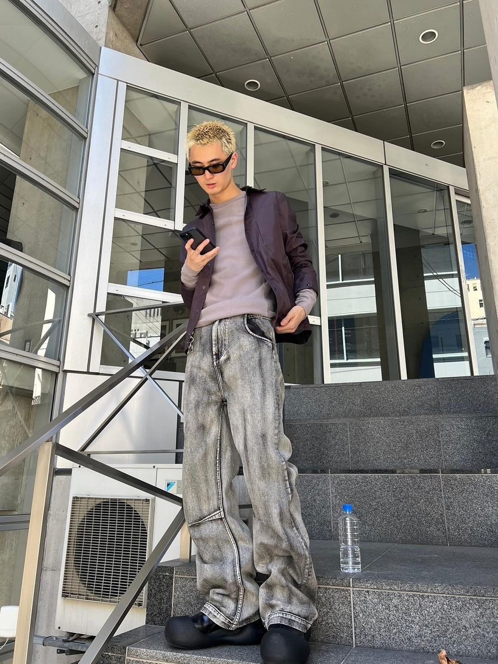 Entire Studios Gem Jeans Chargrill - 24FW 착용 스타일 - 3