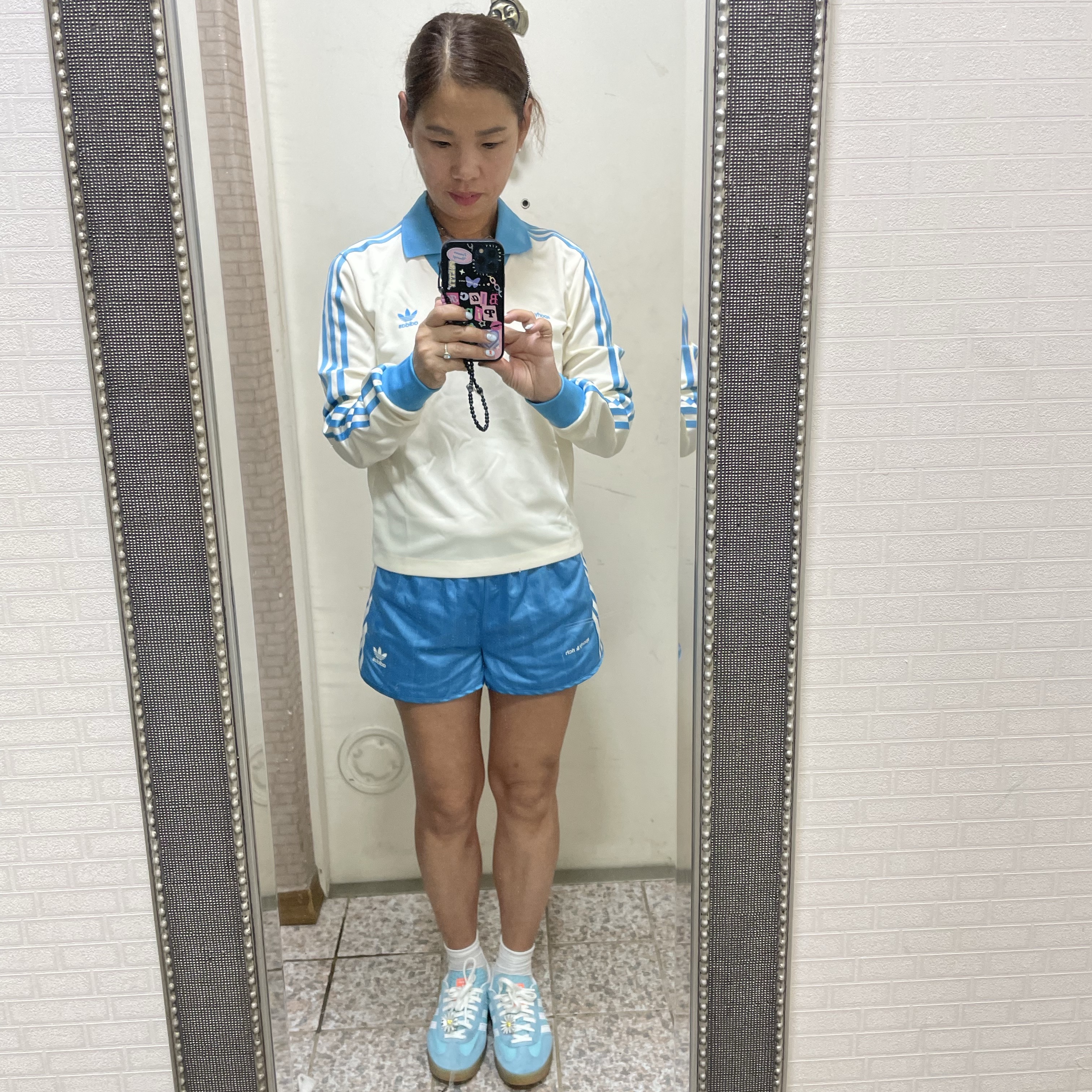 (W) Adidas x Sporty & Rich Long Sleeve Football Jersey Cream White - KR Sizing, (W) Adidas x Sporty & Rich Shorts Clear Sky - KR Sizing 착용 스타일