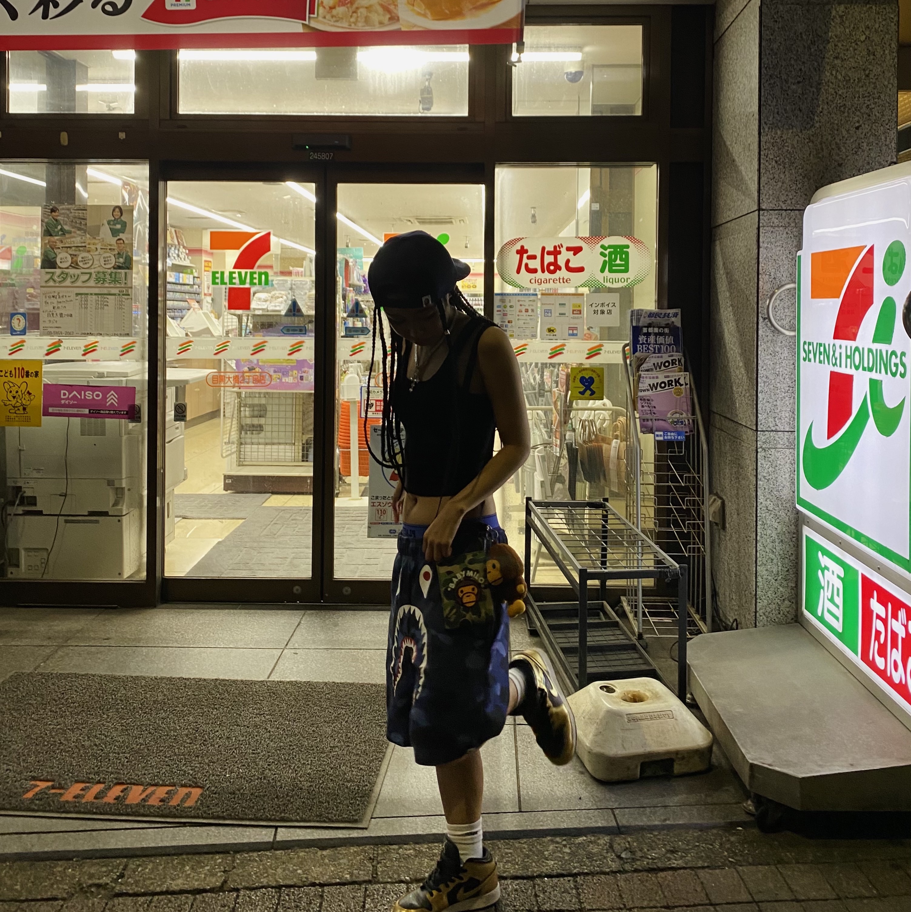 BAPE Color Camo NYC Logo Mesh Cap Navy 착용 스타일 - 2